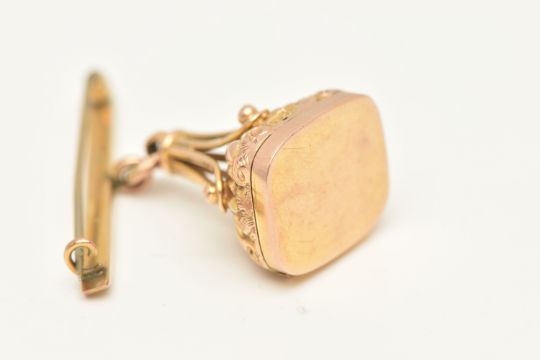 AN EARLY 20TH CENTURY 9CT YELLOW GOLD HINGED PHOTOGRAPH FOB SEAL, designed with scroll embossed - Image 3 of 4