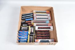 A QUANTITY OF BOXED AND UNBOXED N GAUGE B.R. MK.1 COACHING STOCK, assorted examples in maroon or