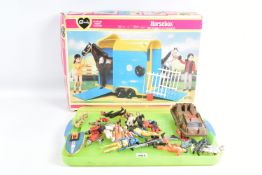 A BOXED SINDY HORSE BOX SET AND A COLLECTION OF LOOSE VINTAGE FIGURES, the Sindy Horse box set