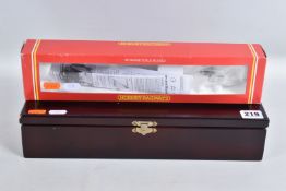 A CASED LIMITED EDITION HORNBY RAILWAYS OO GAUGE WEST COUNTRY CLASS LOCOMOTIVE, 'EXETER' No.