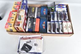 A TRAY CONTAINING A QUANTITY OF MIXED BOXED DIECAST VEHICLES, included are a selection of Oxford