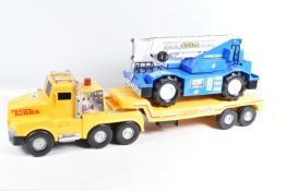 AN UNBOXED FUNRISE HASBRO TONKA PLASTIC BATTERY OPERATED MOBILE SUPER CRANE, No.4418, not tested but