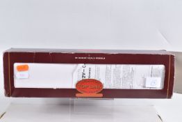 A BOXED HORNBY RAILWAYS OO GAUGE LIMITED EDITION CLASS B17/4 LOCOMOTIVE AND TENDER, 'Sunderland'