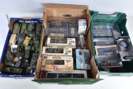 A QUANTITY OF BOXED AND UNBOXED MODERN DIECAST MILITARY VEHICLE MODELS, to include Solido 'Famous