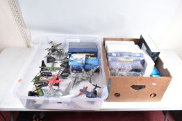 A QUANTITY OF BOXED AND UNBOXED MODERN DIECAST & PLASTIC AIRCRAFT AND SHIP MODELS, majority are