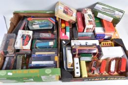A QUANTITY OF BOXED AND UNBOXED MODERN DIECAST BUS, COACH AND TRAMCAR MODELS, to include a