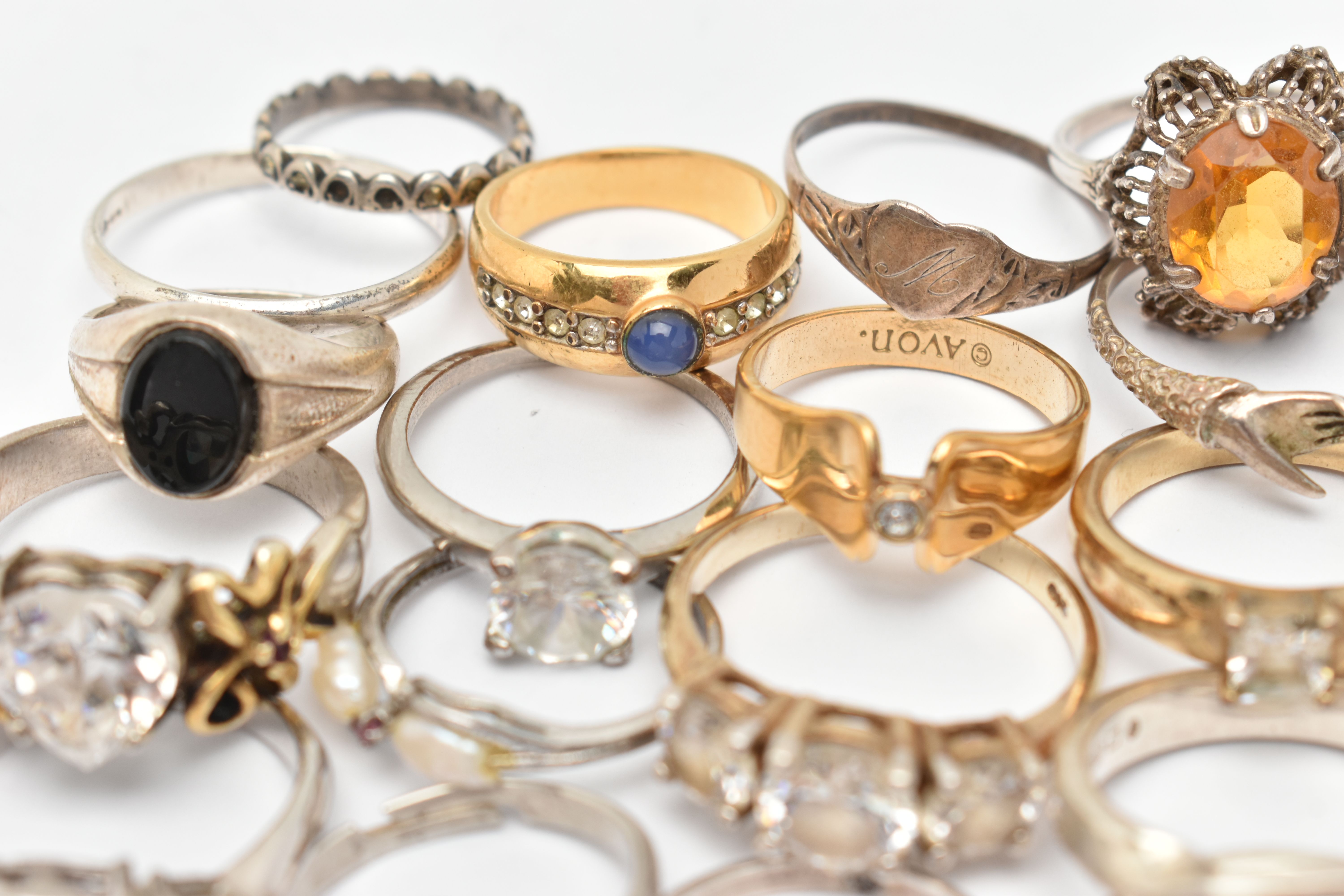 AN ASSORTMENT OF RINGS, to include five silver rings including a Victorian Mizpah ring, all with - Image 3 of 8