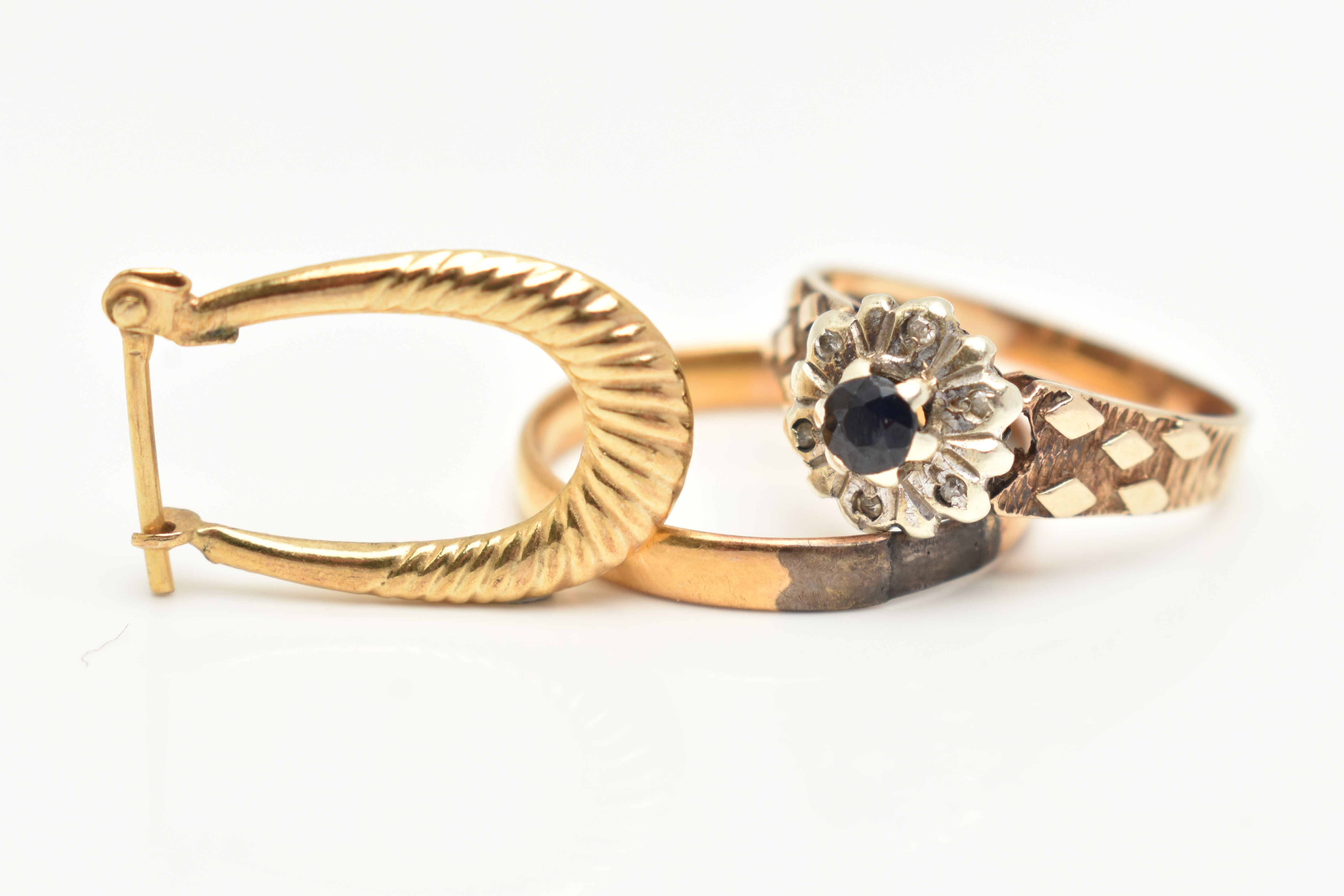 THREE ITEMS OF JEWELLERY, to include a 9ct gold sapphire and diamond cluster ring, 9ct hallmark