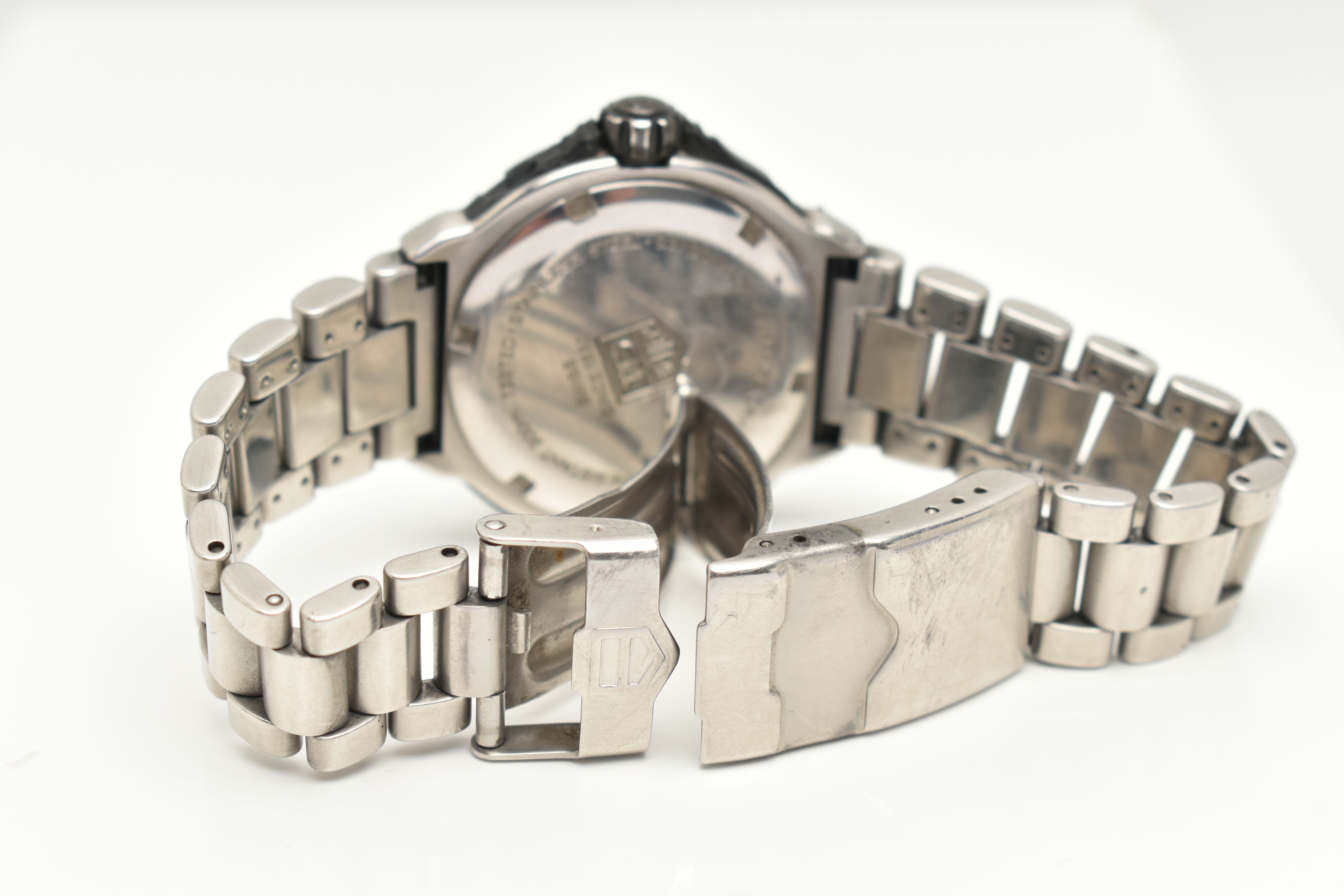 A 'TAG HEUER' FORMULA 1 WRISTWATCH, quartz movement, round black dial signed 'Tag Heuer', baton - Image 6 of 8