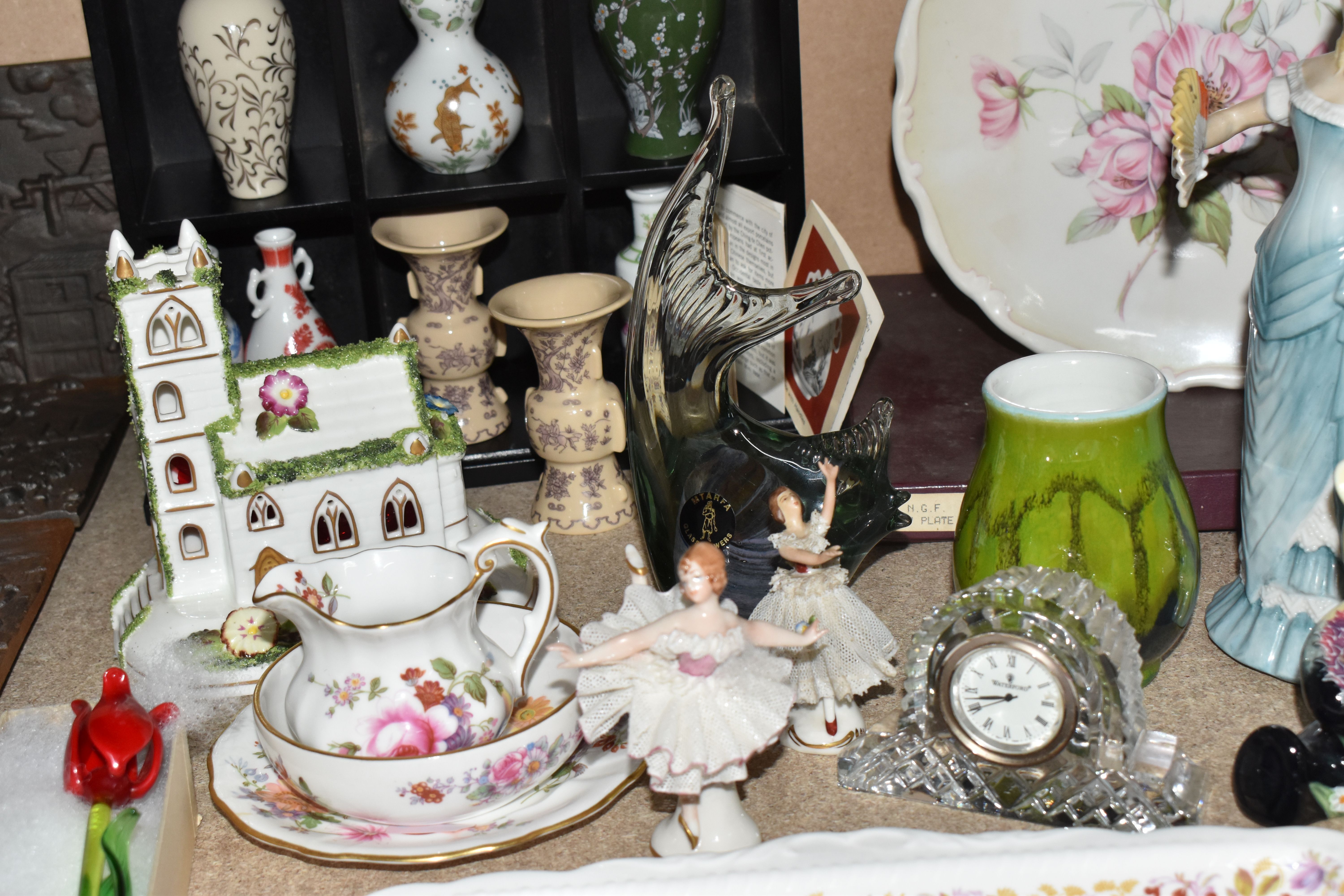 A GROUP OF DECORATIVE ITEMS to include a collection of Franklin Mint 'Treasures of The Imperial - Image 3 of 9