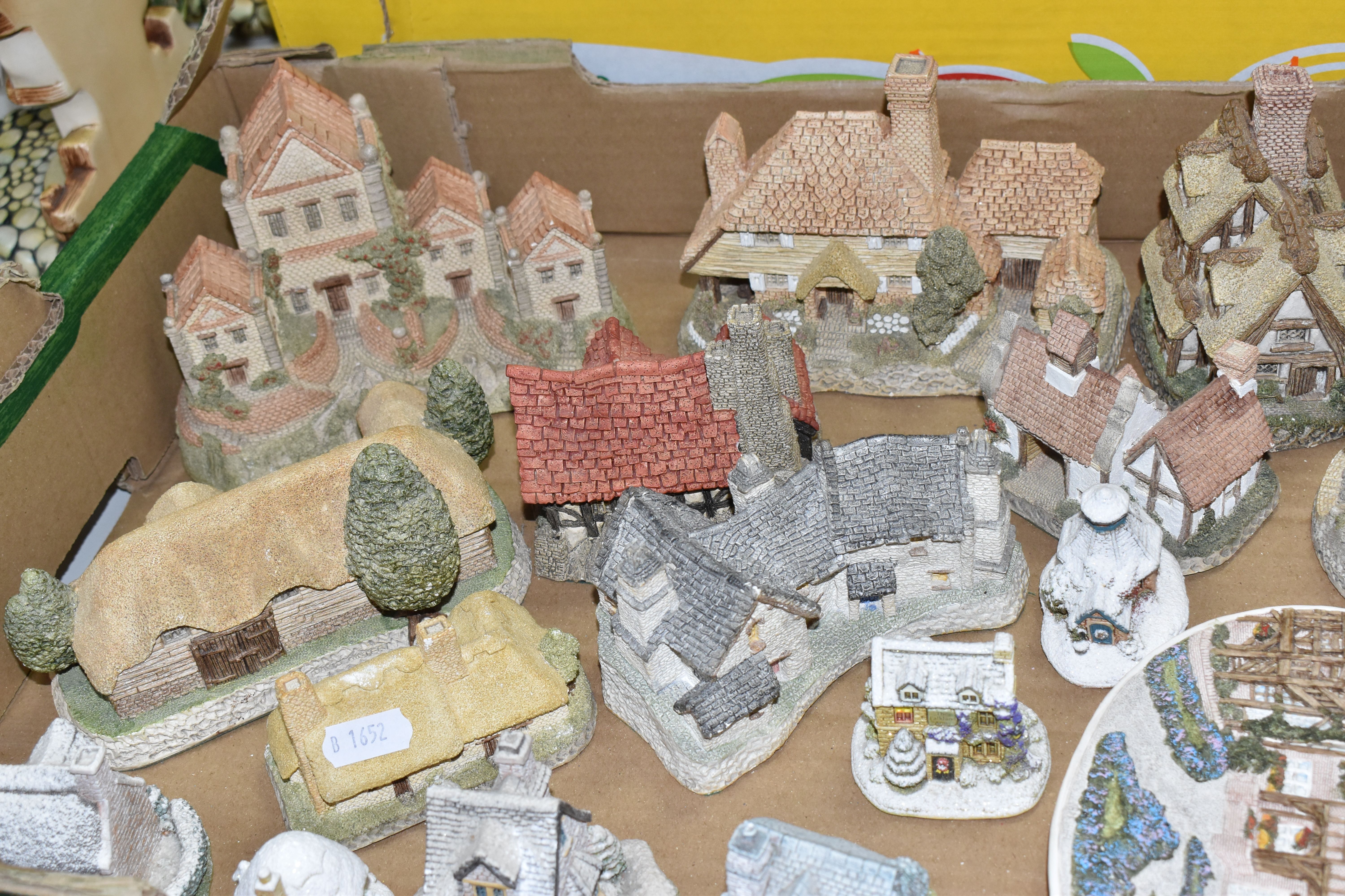 TWO BOXES OF THIRTY-THREE DAVID WINTER AND LILLIPUT LANE SCULPTURES, to include Snow Cottage, - Image 3 of 7