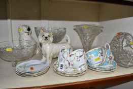 A GROUP OF ROYAL WORCESTER TEAWARES AND DECORATION to include two 'Primula' tea cups and saucers and