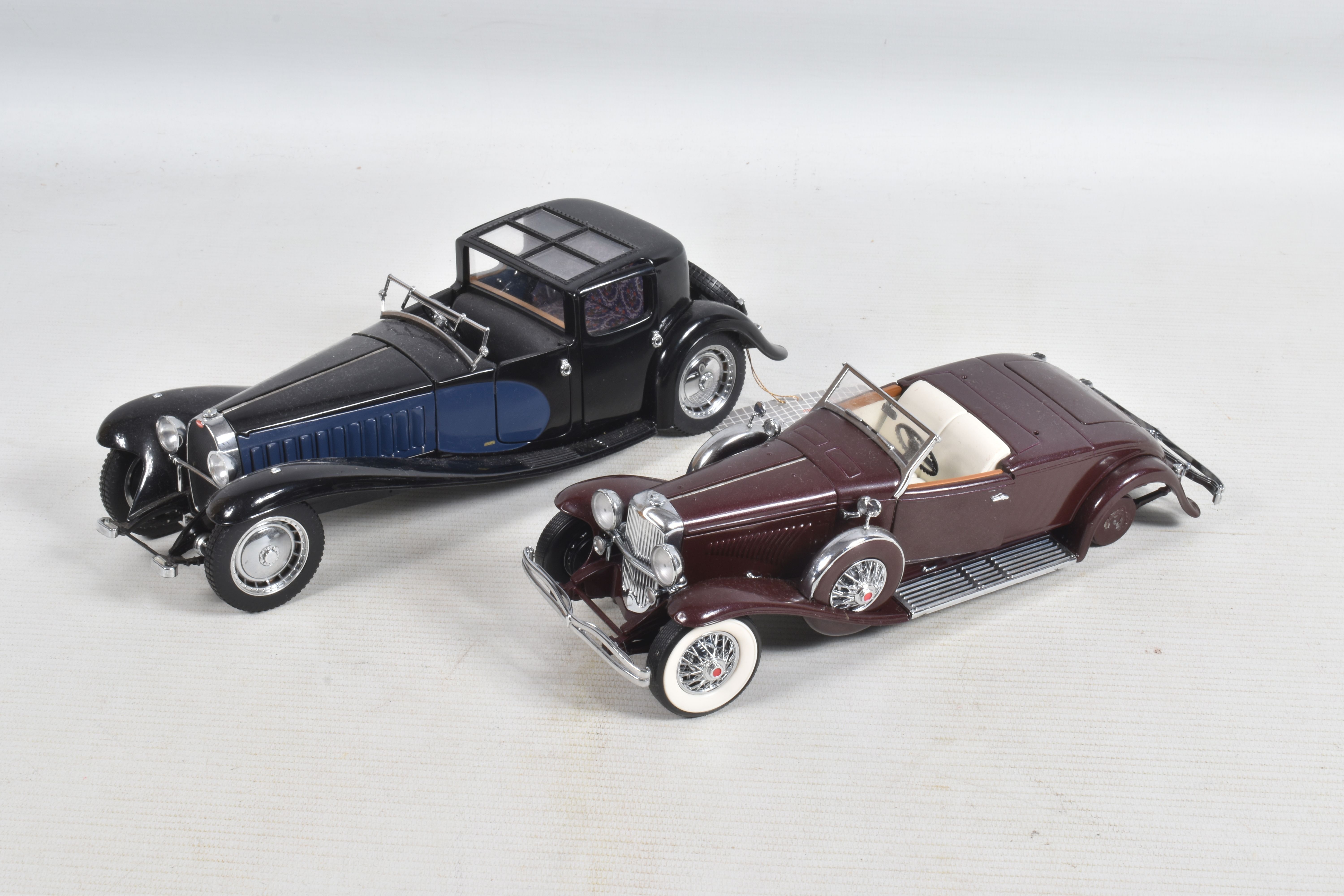 A COLLECTION OF UNBOXED FRANKLIN MINT 1:24 SCALE DIECAST MODEL VEHICLES, to include 1932 Cadillac - Image 4 of 4