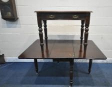AN EARLY 20TH CENTURY MAHOGANY DROP LEAF TABLE, raised on turned legs, open width 147cm x closed