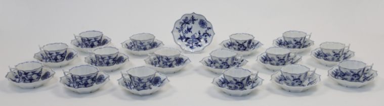 Sixteen Meissen porcelain Zwiebelmuster or 'Blue Onion' pattern coffee cups and saucers, early 20...