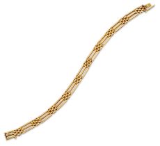 A cased Edwardian 15ct gold gate bracelet, stamped 15, length 18cm, in a fitted case by The Golds...