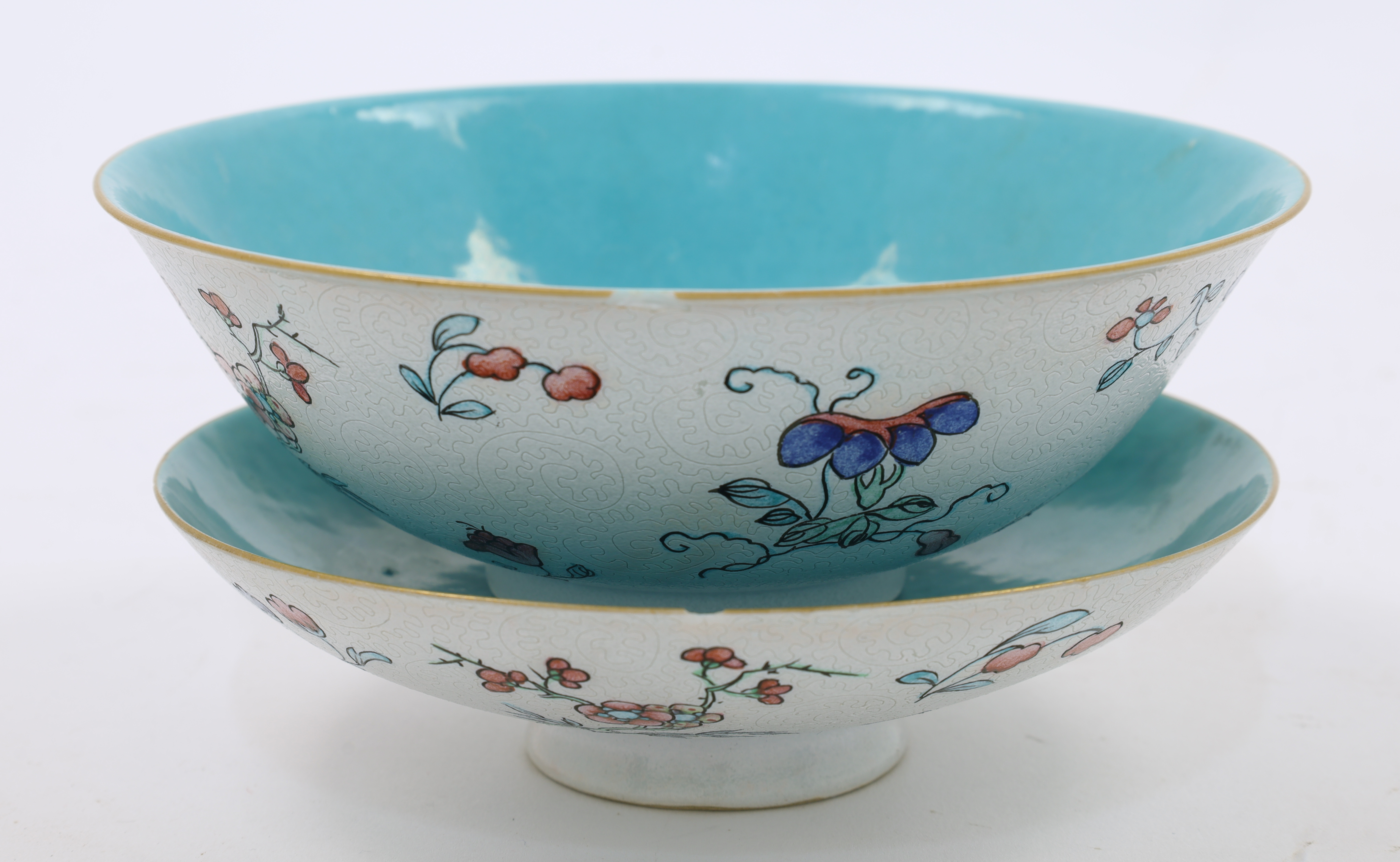 A Chinese porcelain bowl and cover, Qing dynasty, early 20th century, apocryphal Qianlong mark to... - Image 2 of 2