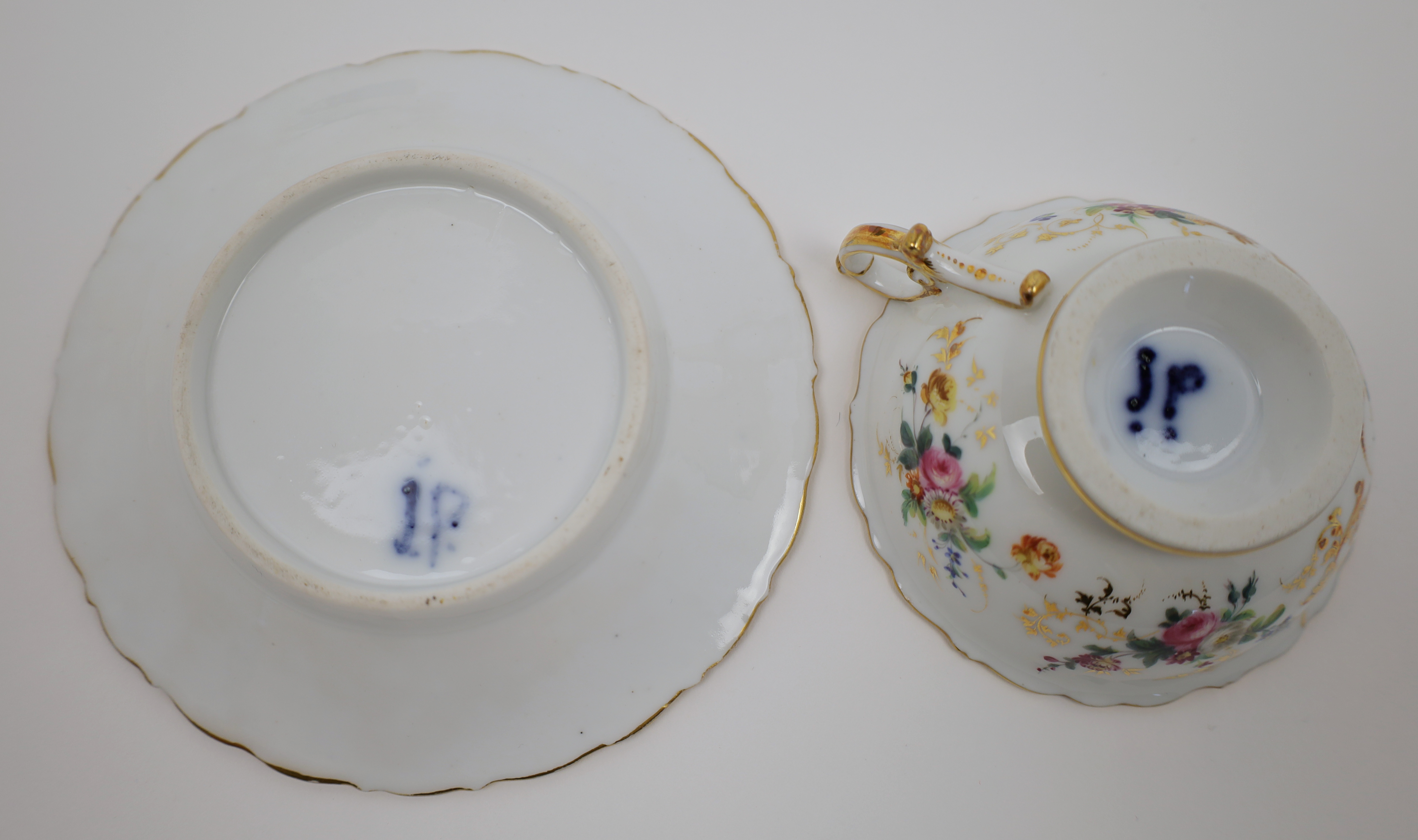 Three French porcelain teacups and saucers, 19th century, to include two in the manner of Jacob P... - Image 3 of 4