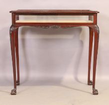 An English mahogany bijouterie table, of Queen Anne style, first quarter 20th century, 76cm high,...