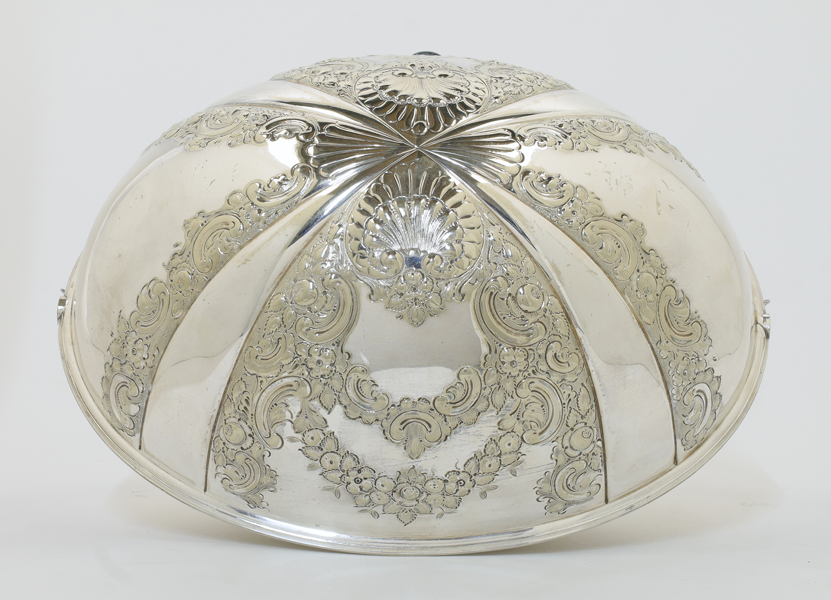 A Victorian electroplated revolving breakfast tureen, Atkin Brothers, Sheffield, late 19th centur... - Image 2 of 2