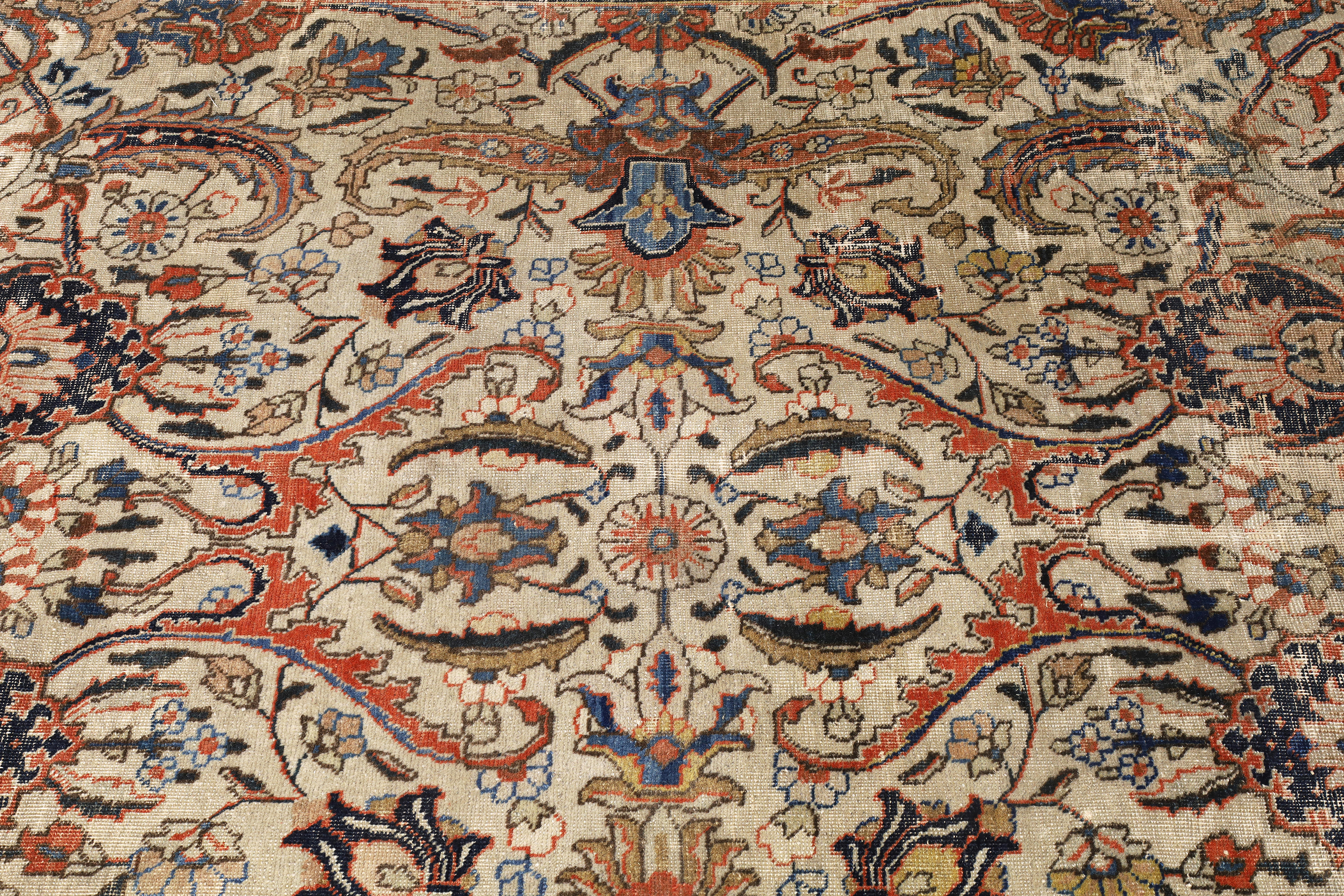 A Persian Sarouk carpet, first quarter 20th century, the central field with spandrels and floral ... - Image 3 of 5