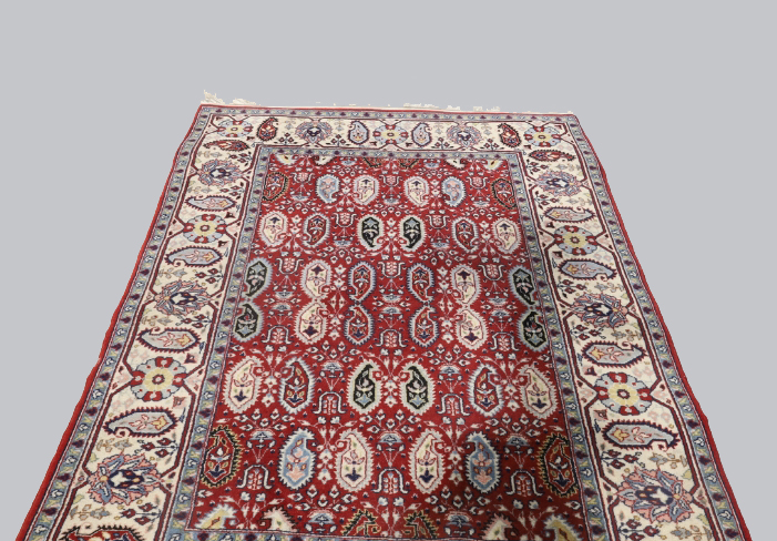 A modern Hereke design rug, 126cm x 90cm - Image 2 of 4