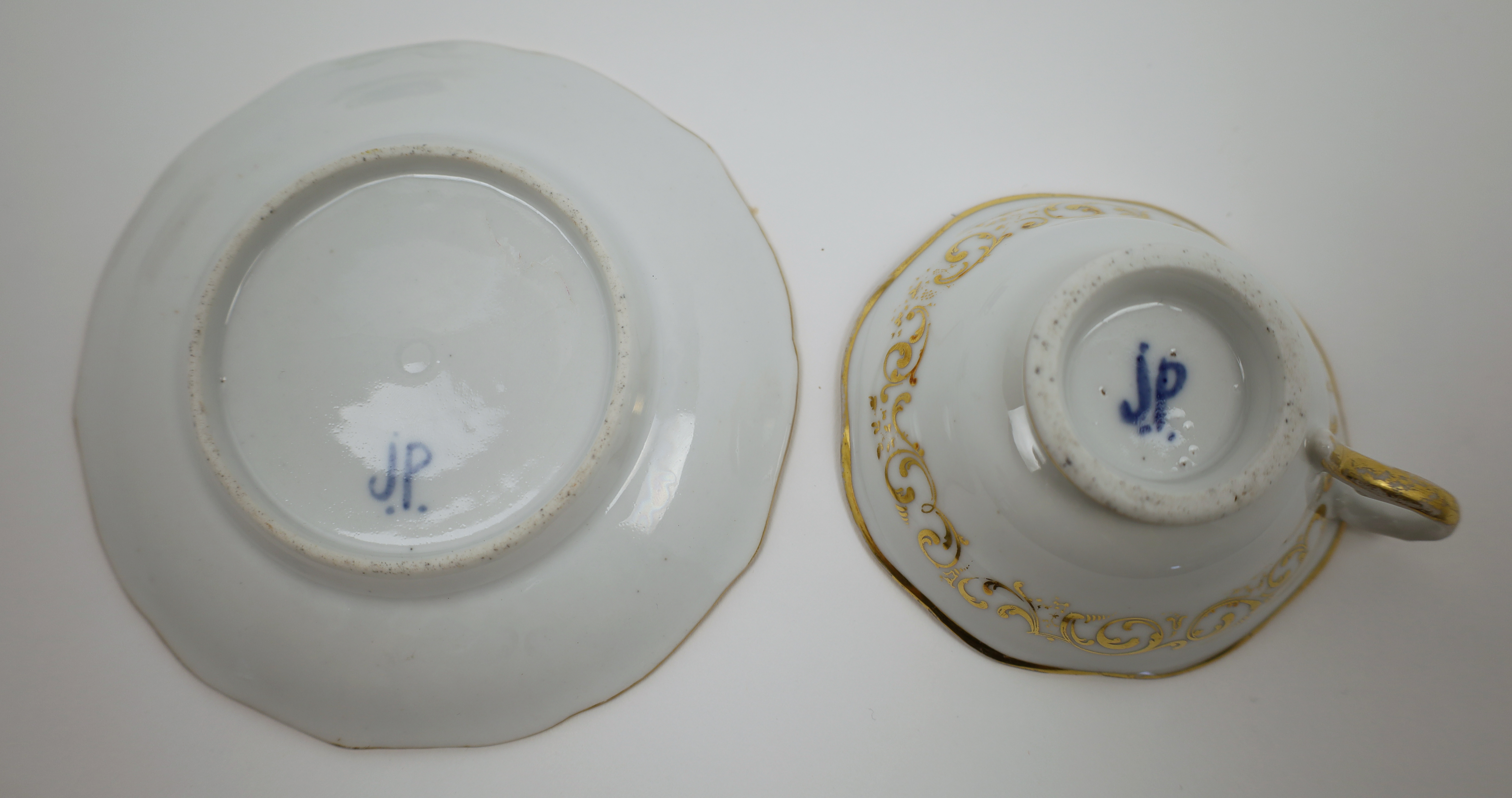 Three French porcelain teacups and saucers, 19th century, to include two in the manner of Jacob P... - Image 4 of 4
