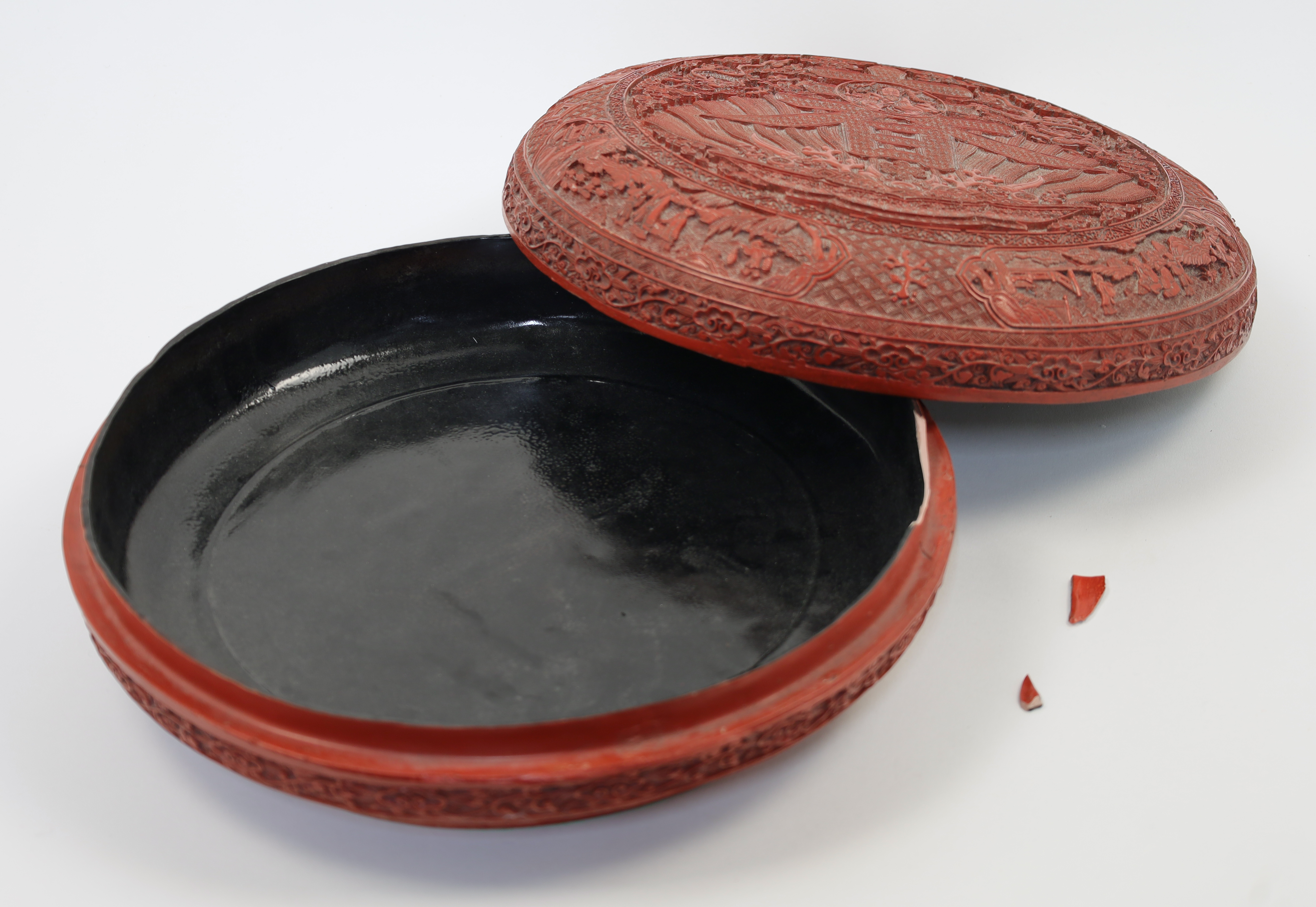A large Chinese red and black lacquer 'Chun' type box, 20th century, of circular form, the cover ... - Image 2 of 2
