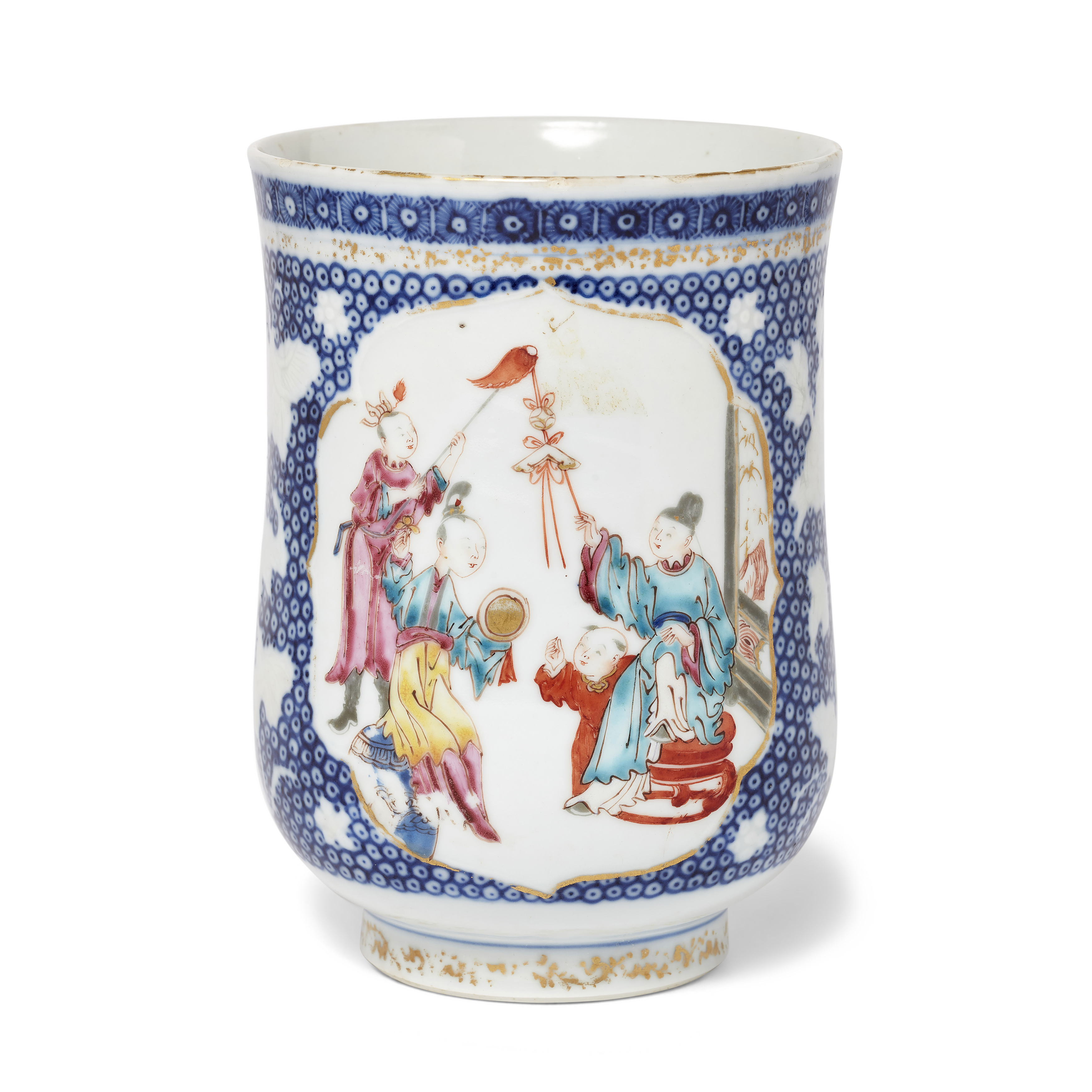 A Chinese famille rose, blue and white and gilt export tankard, Qing dynasty, Qianlong period, br... - Image 2 of 2