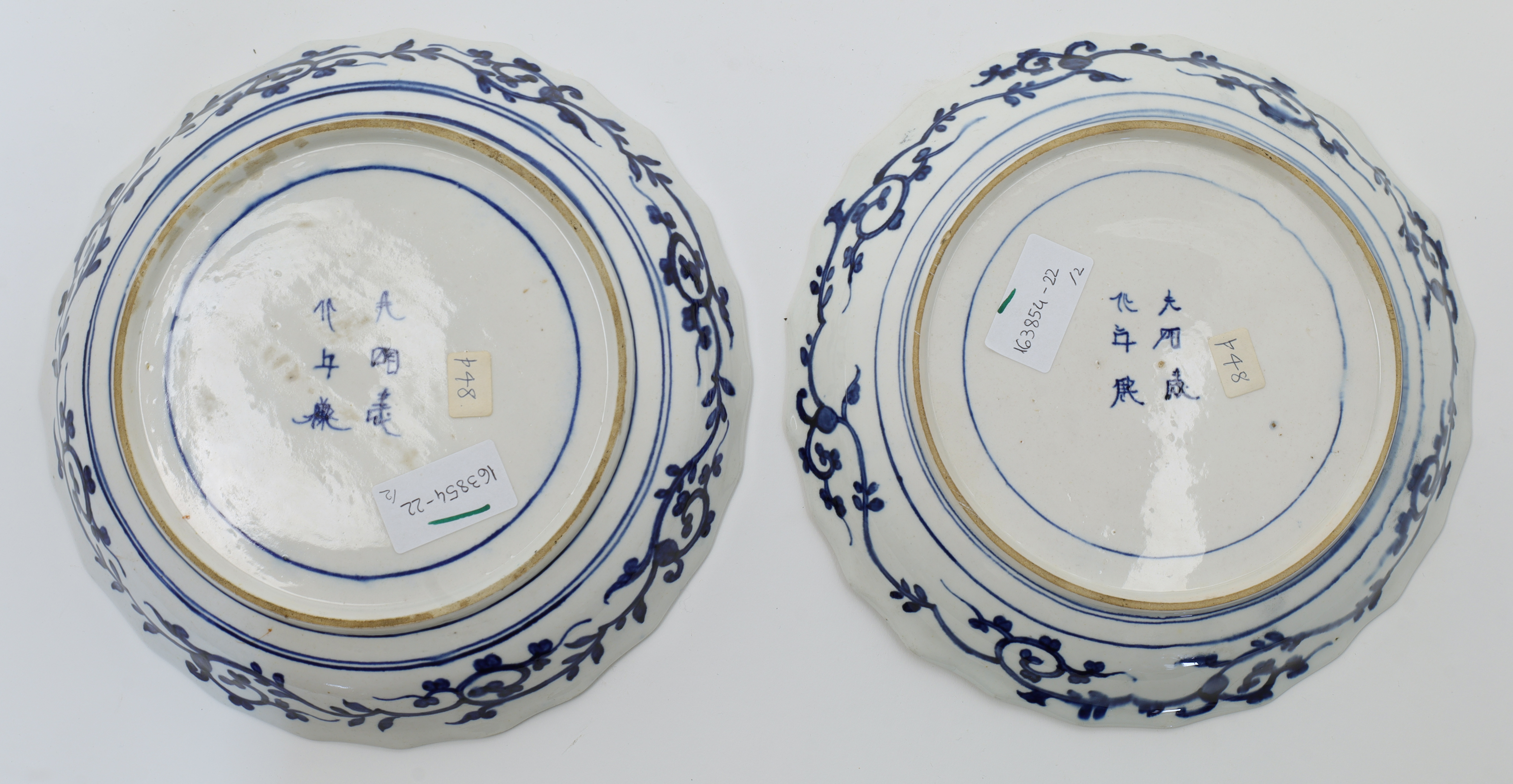 A pair of Derby porcelain plates decorated in Chinoiserie taste with the 'Chestnut' pattern, late... - Image 2 of 2