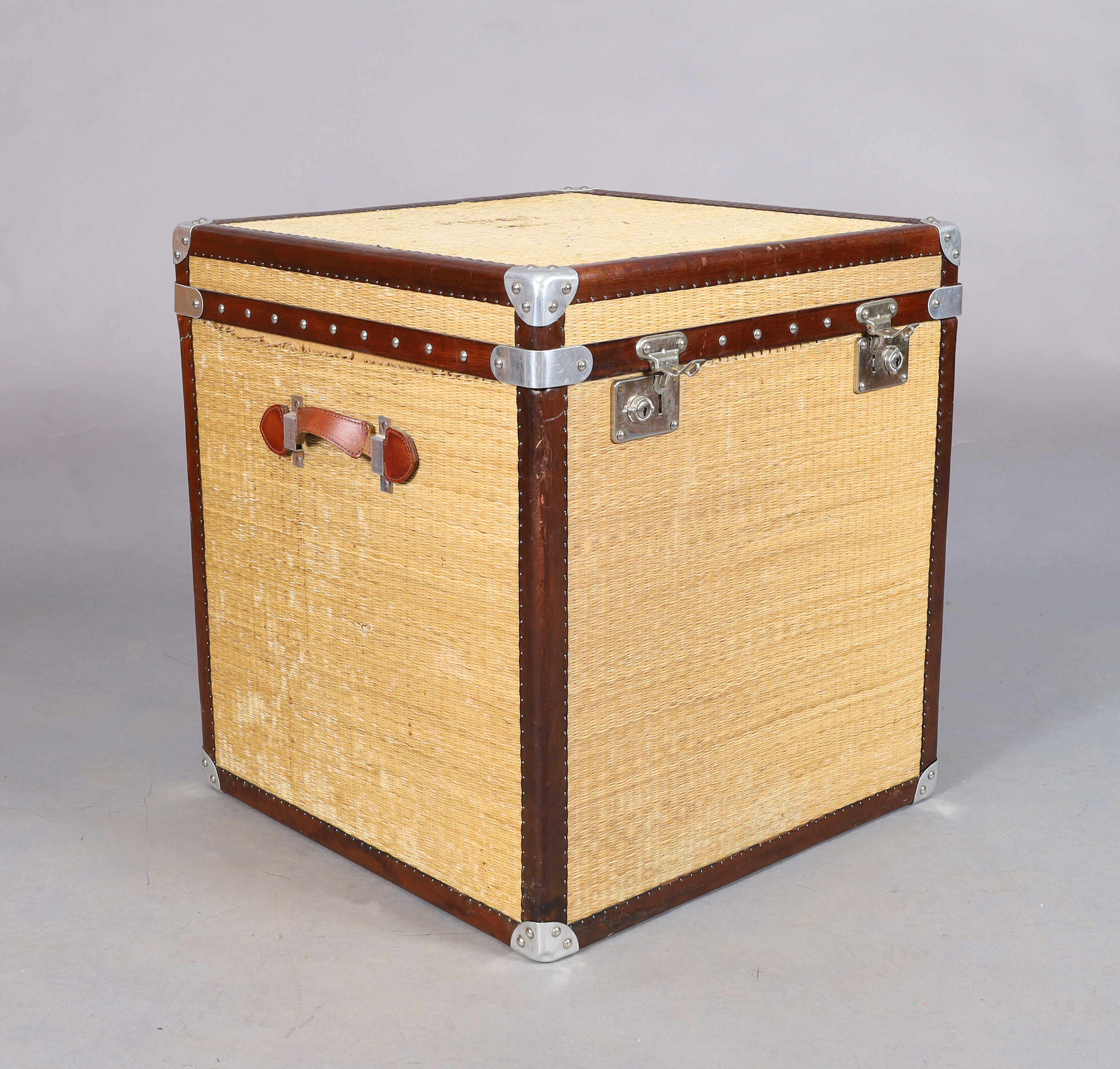 A modern wicker and leather bound trunk, 66cm high, 61cm wide, 61cm deep - Image 3 of 5