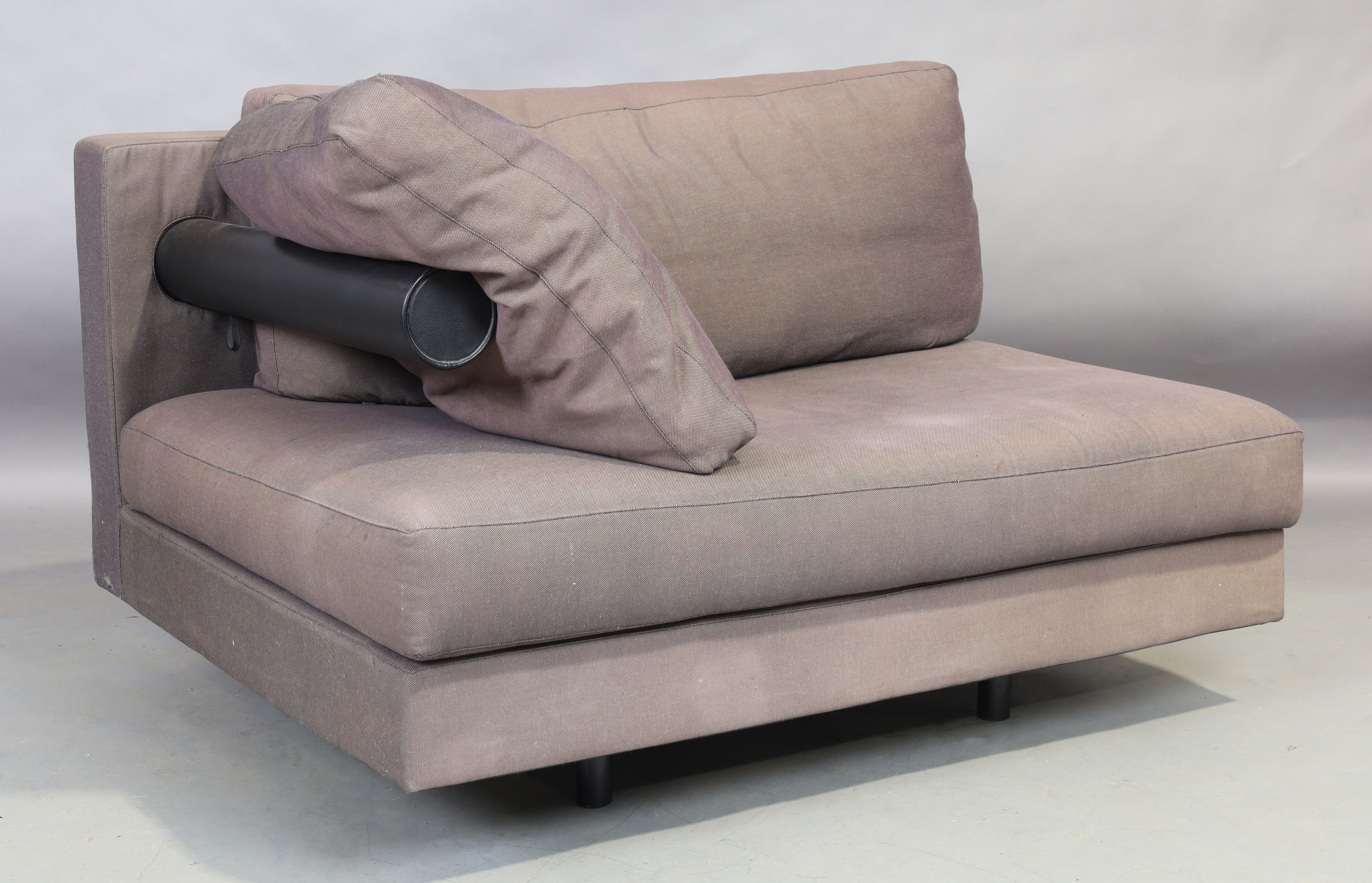 Antonio Citterio (b.1950) for B&B Italia, a section of a 'Sity' sofa, designed 1986, grey fabric ... - Image 2 of 4