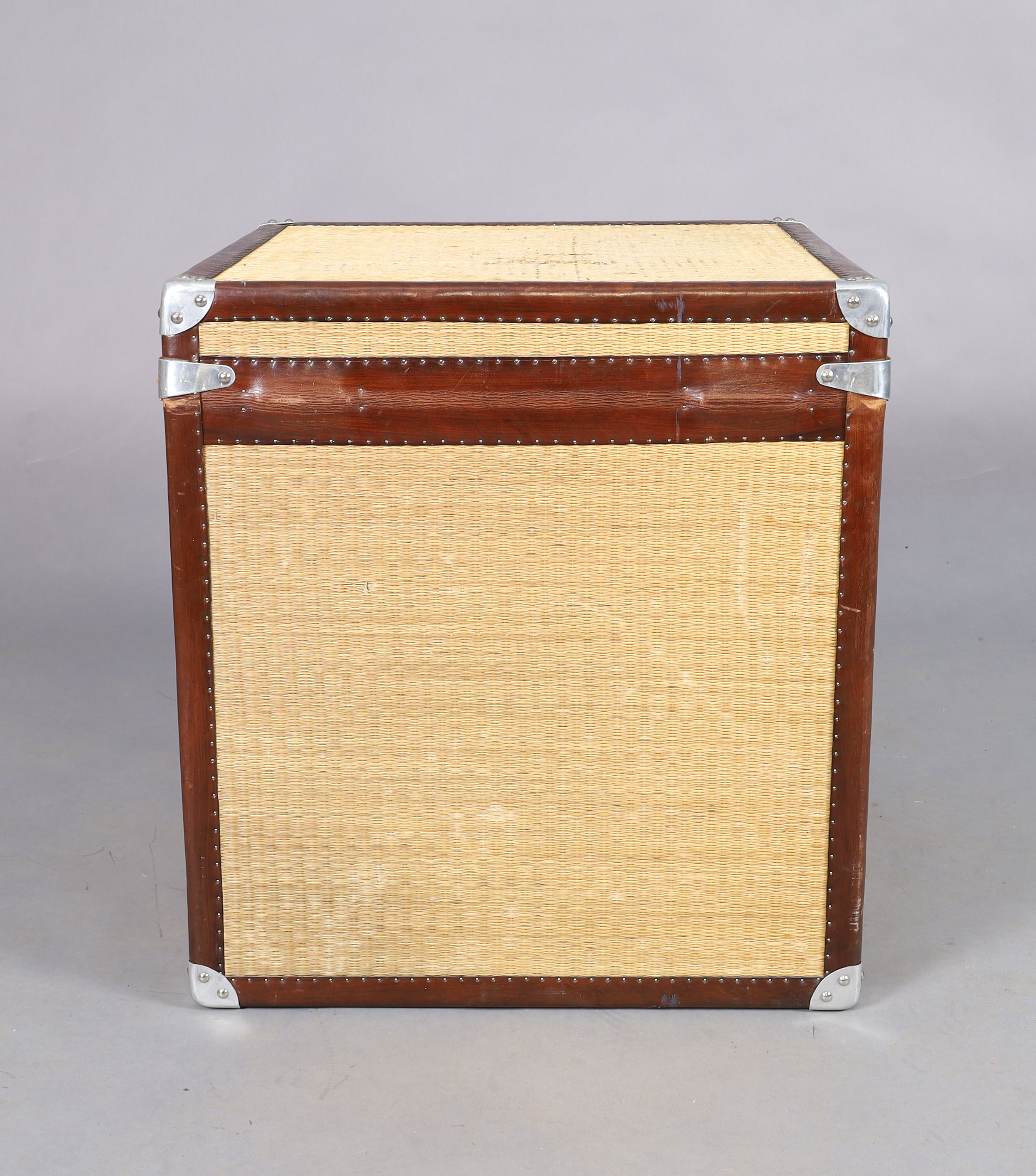 A modern wicker and leather bound trunk, 66cm high, 61cm wide, 61cm deep - Image 4 of 5