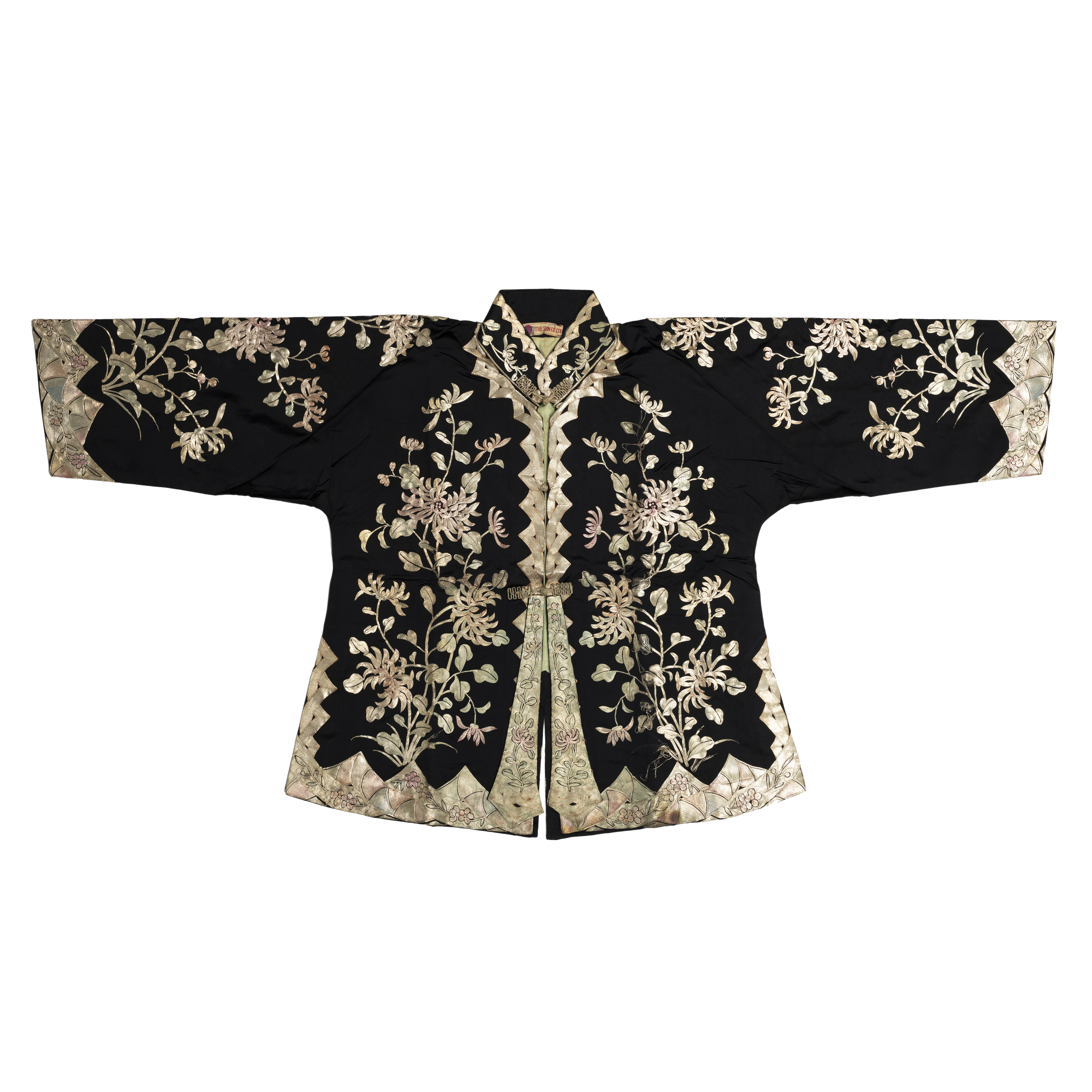 A Chinese embroidered wedding robe jacket and skirt 1930s Comprising a slim-sleeve jacket of bl... - Image 2 of 5