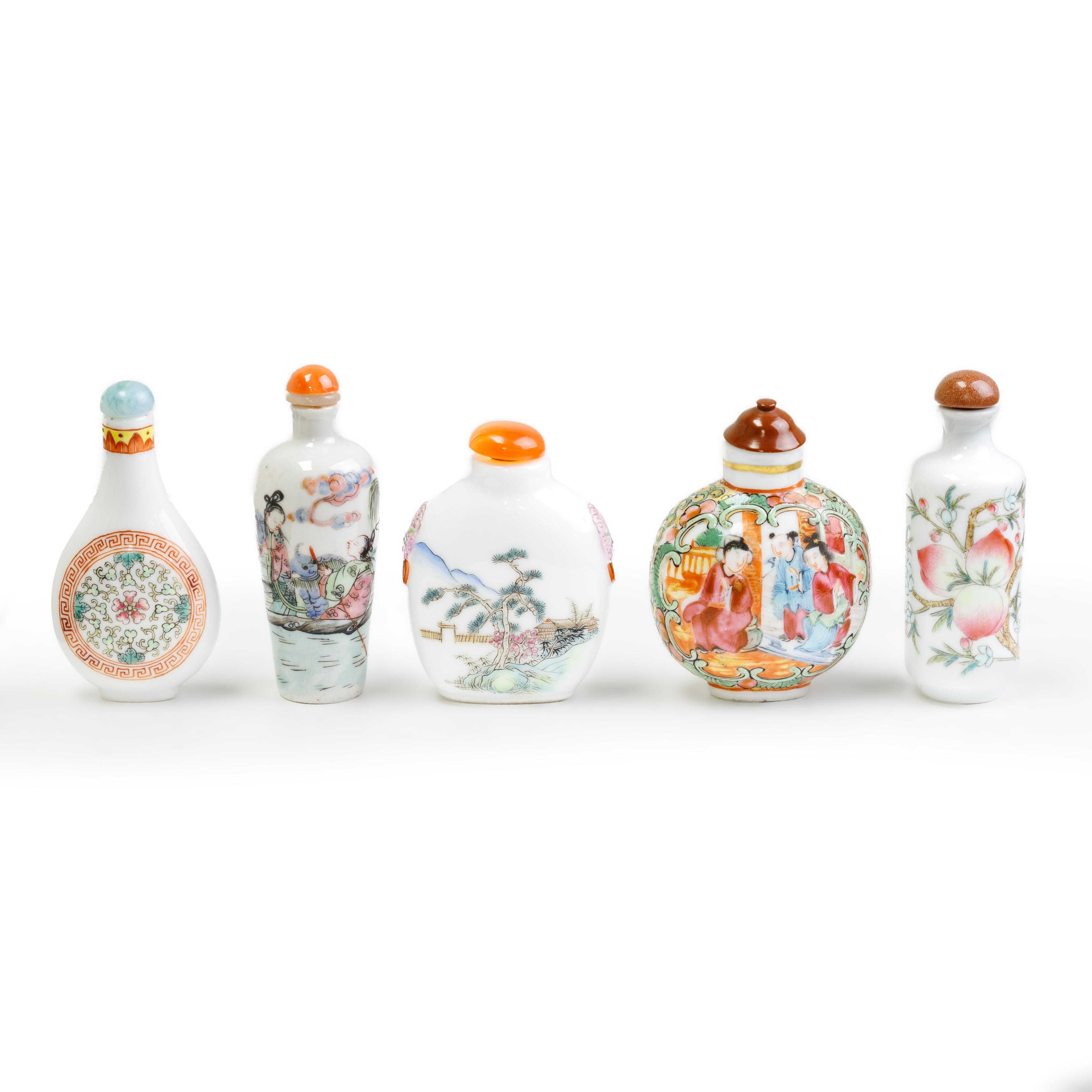 Five Chinese famille rose snuff bottles Qing dynasty, 19th century - 20th century Comprising: a...