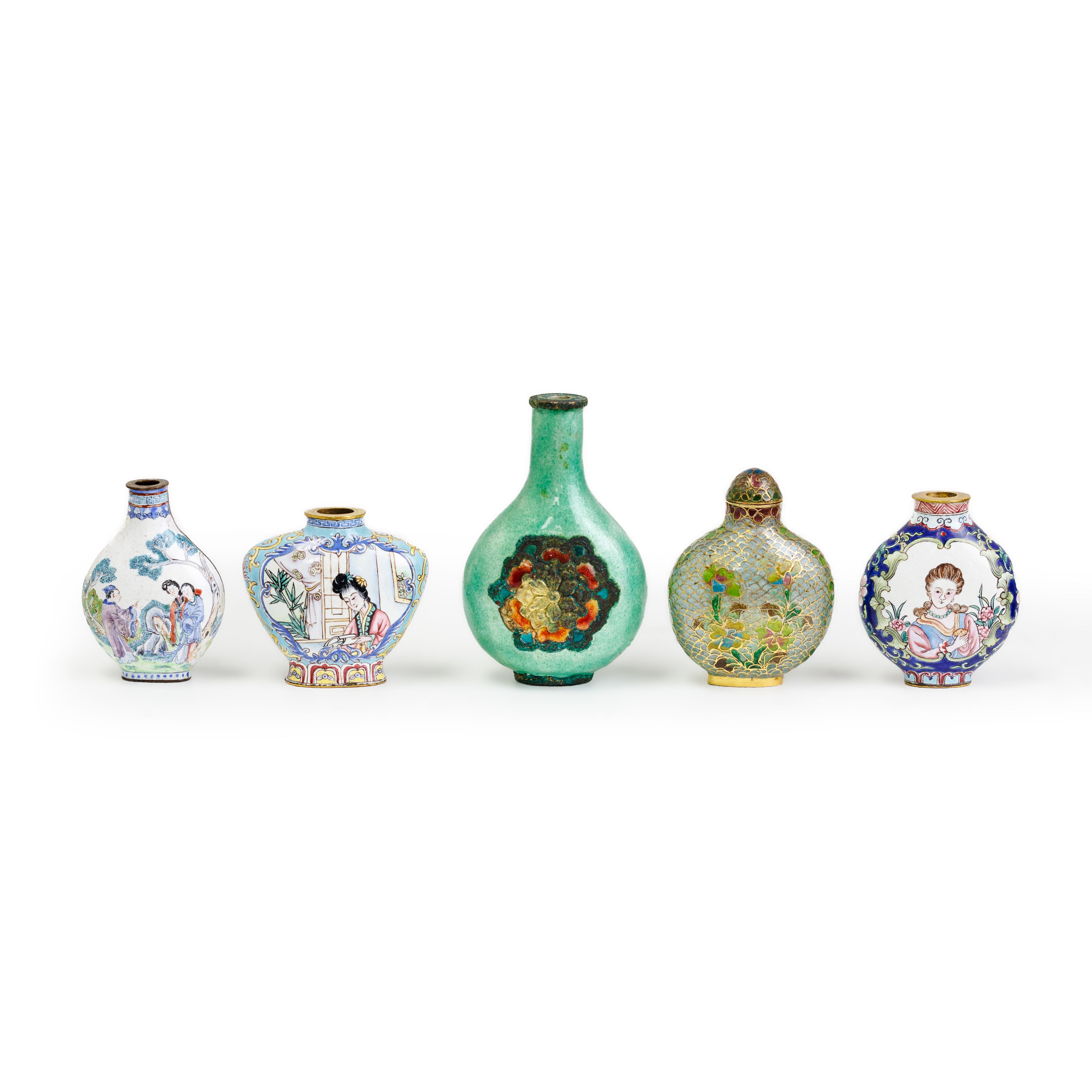 Five Chinese enamel snuff bottles Late Qing dynasty-20th century, two with Qianlong apocryphal m... - Image 2 of 2