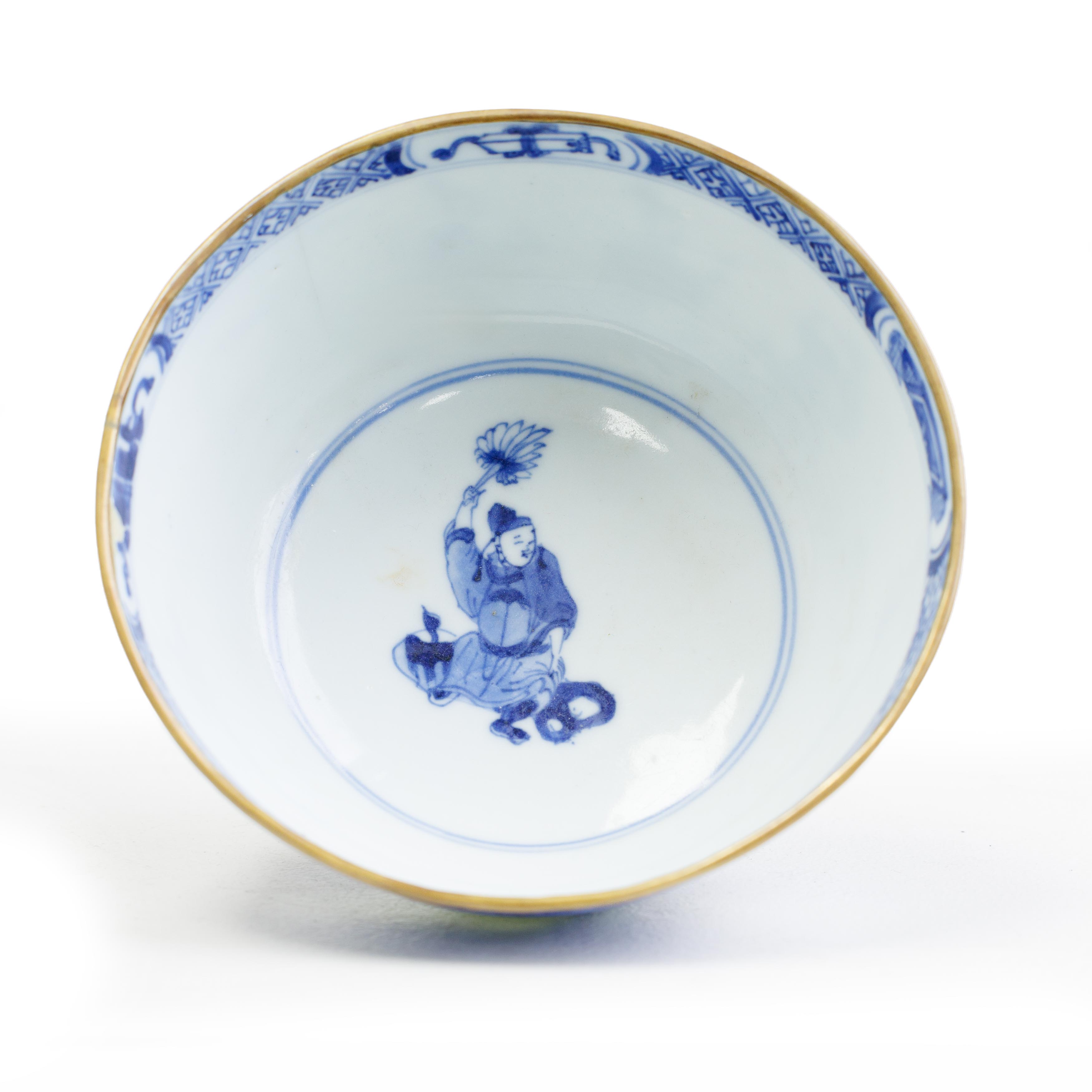 A Chinese blue and white 'Xi xiang ji' bowl Qing dynasty, Kangxi period, ruo shen zhen cang seal... - Image 3 of 4