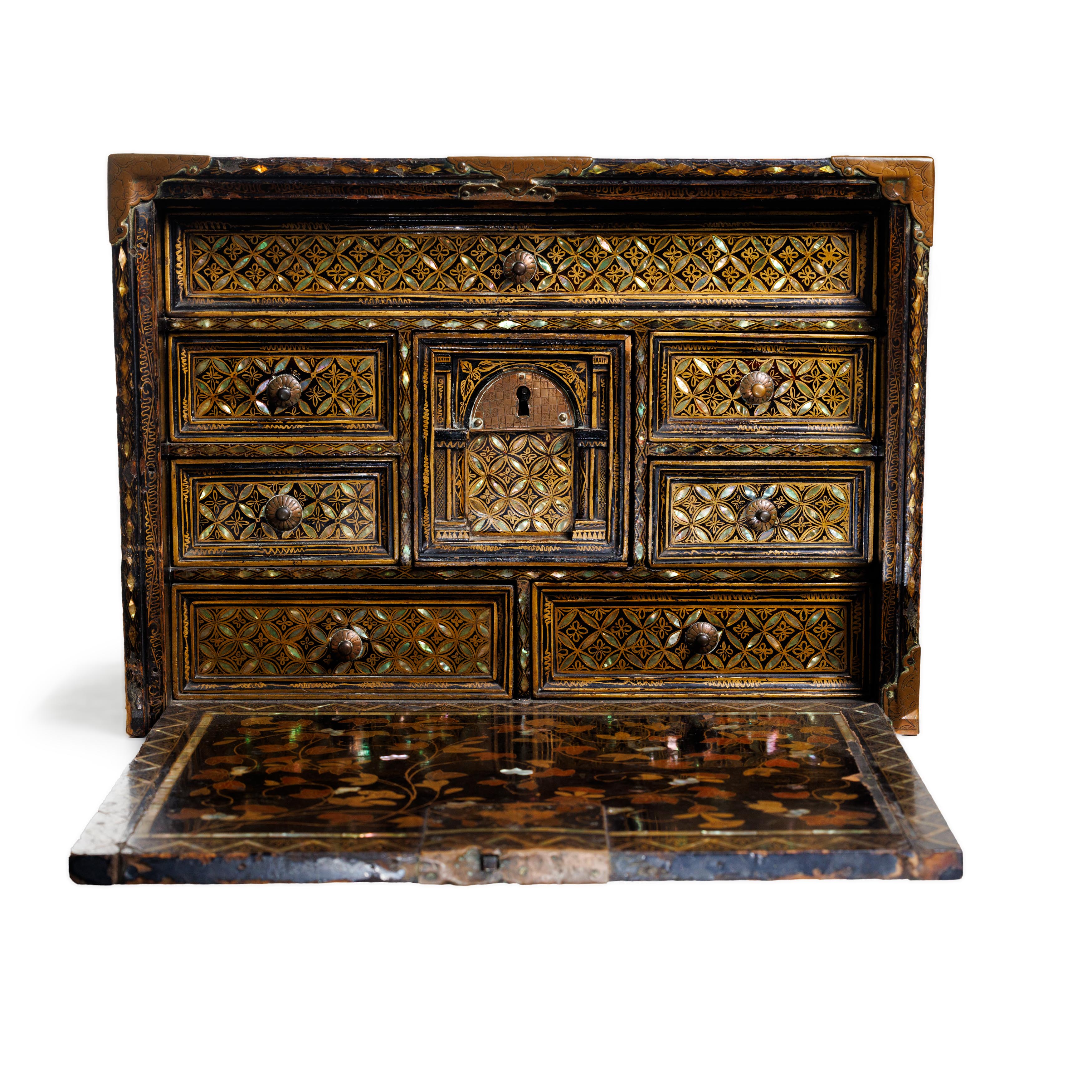 A Japanese Namban black lacquered, mother of pearl inlaid and gilt decorated cabinet Momoyama pe... - Image 2 of 5