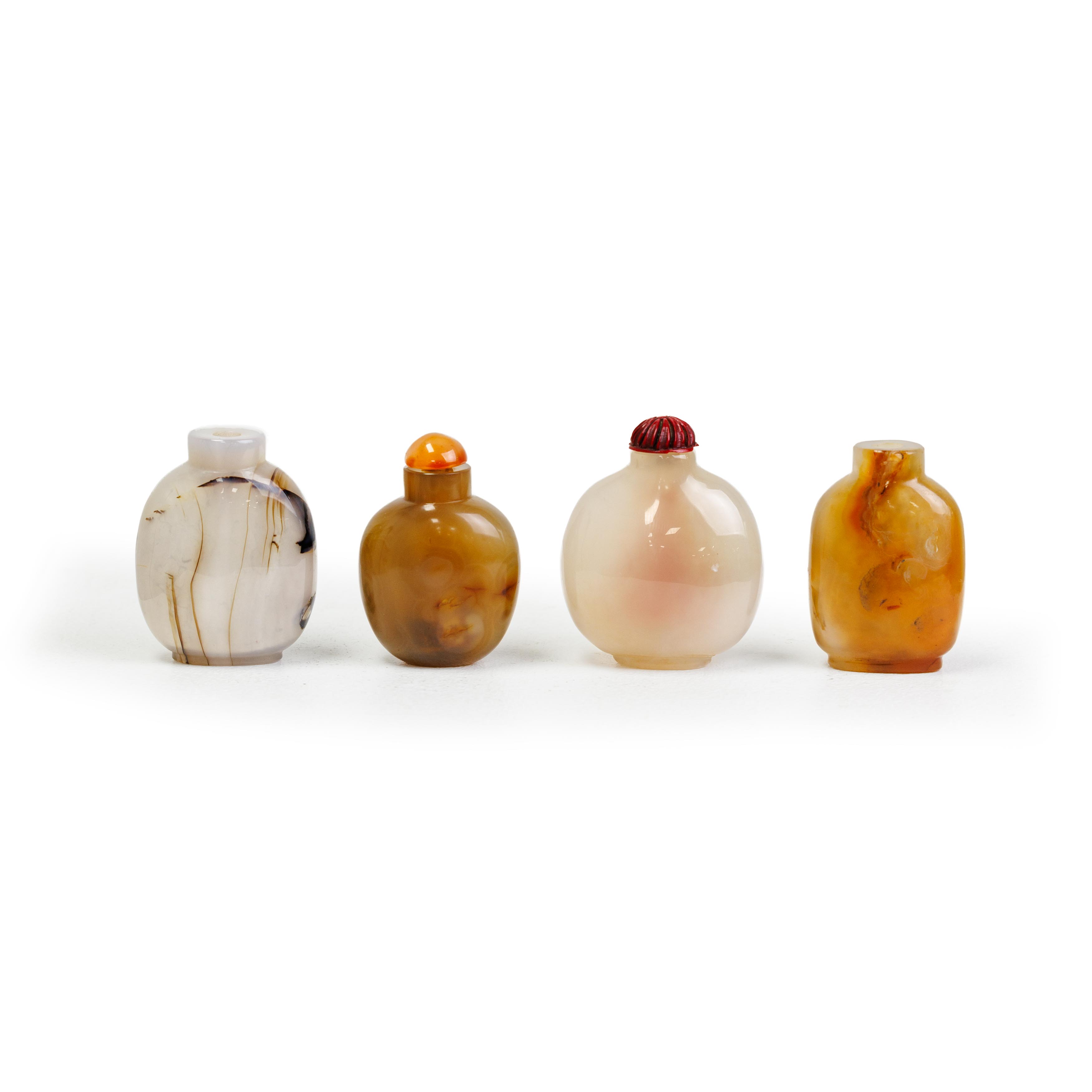 Seven Chinese agate snuff bottles Late Qing dynasty-20th century Of various sizes and shapes, w... - Image 2 of 3