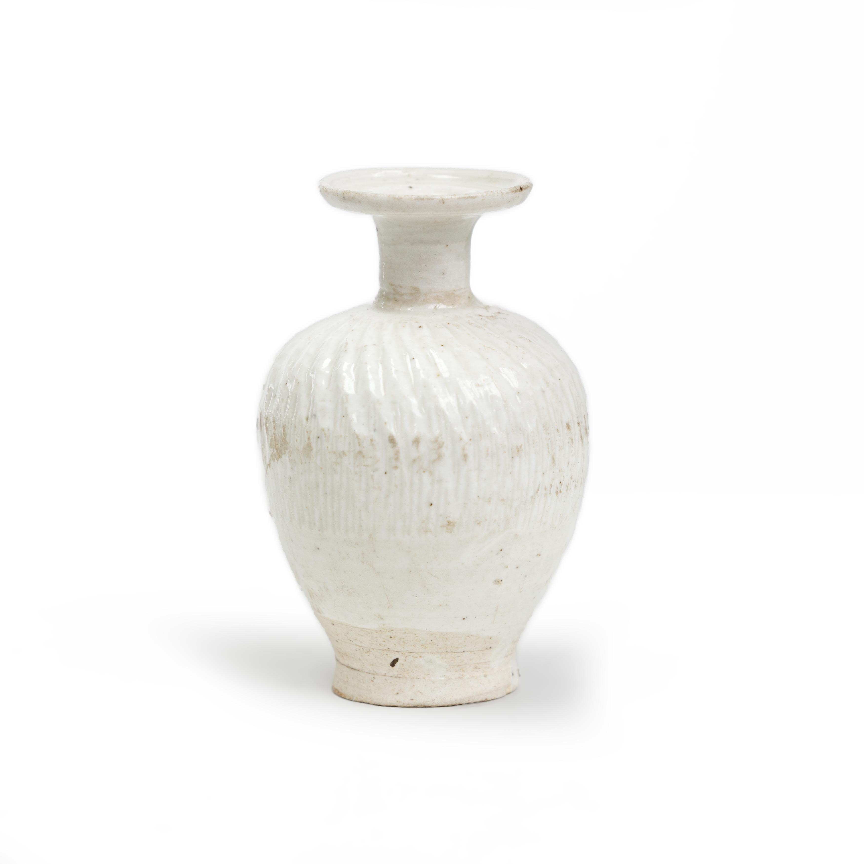 Two Chinese Cizhou miniature vases Song/Yuan dynasty The first carved with a radiating design a... - Image 3 of 3