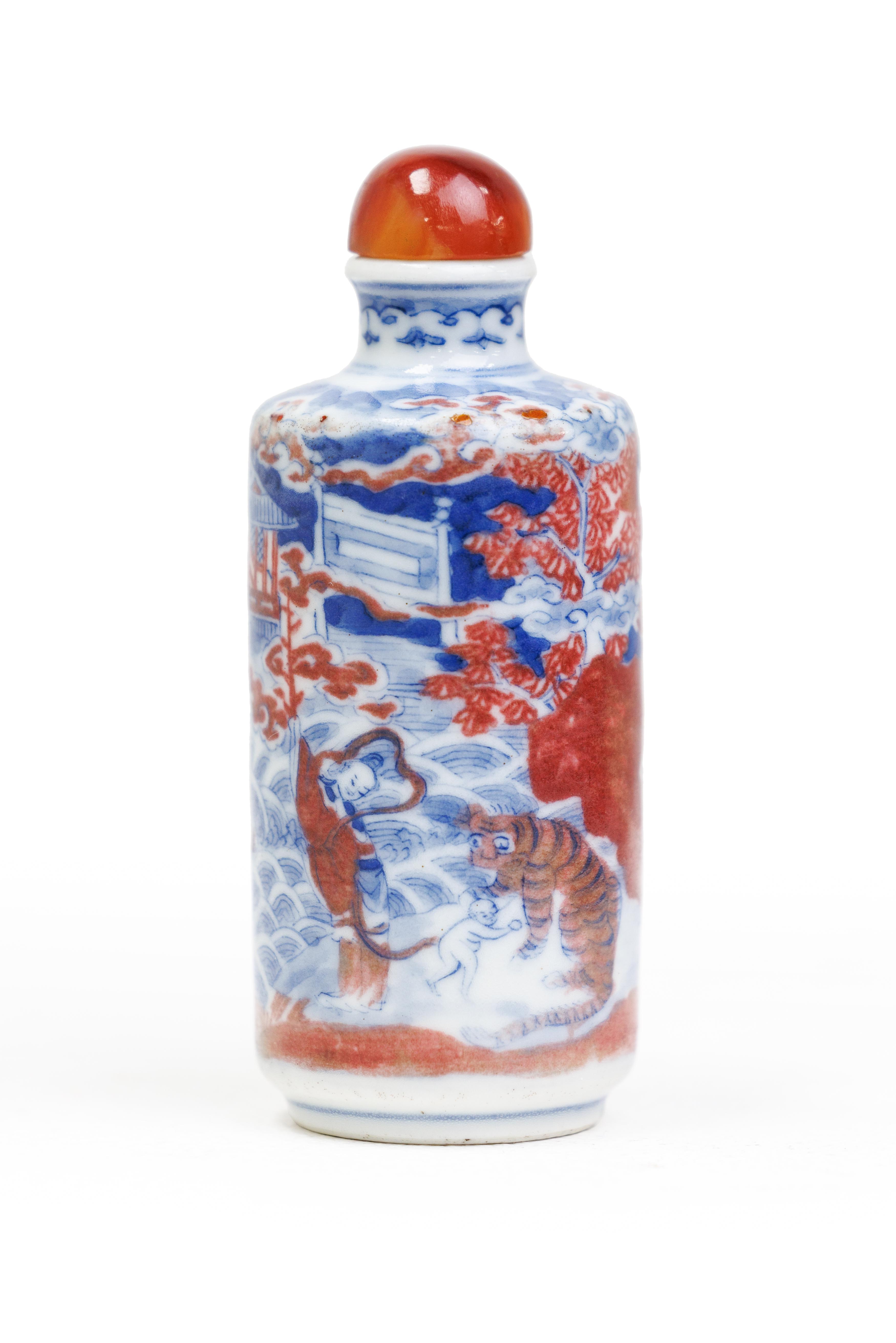 A Chinese underglaze red and blue and white 'narrative scene' snuff bottle Qing dynasty, 19th ce... - Image 2 of 2