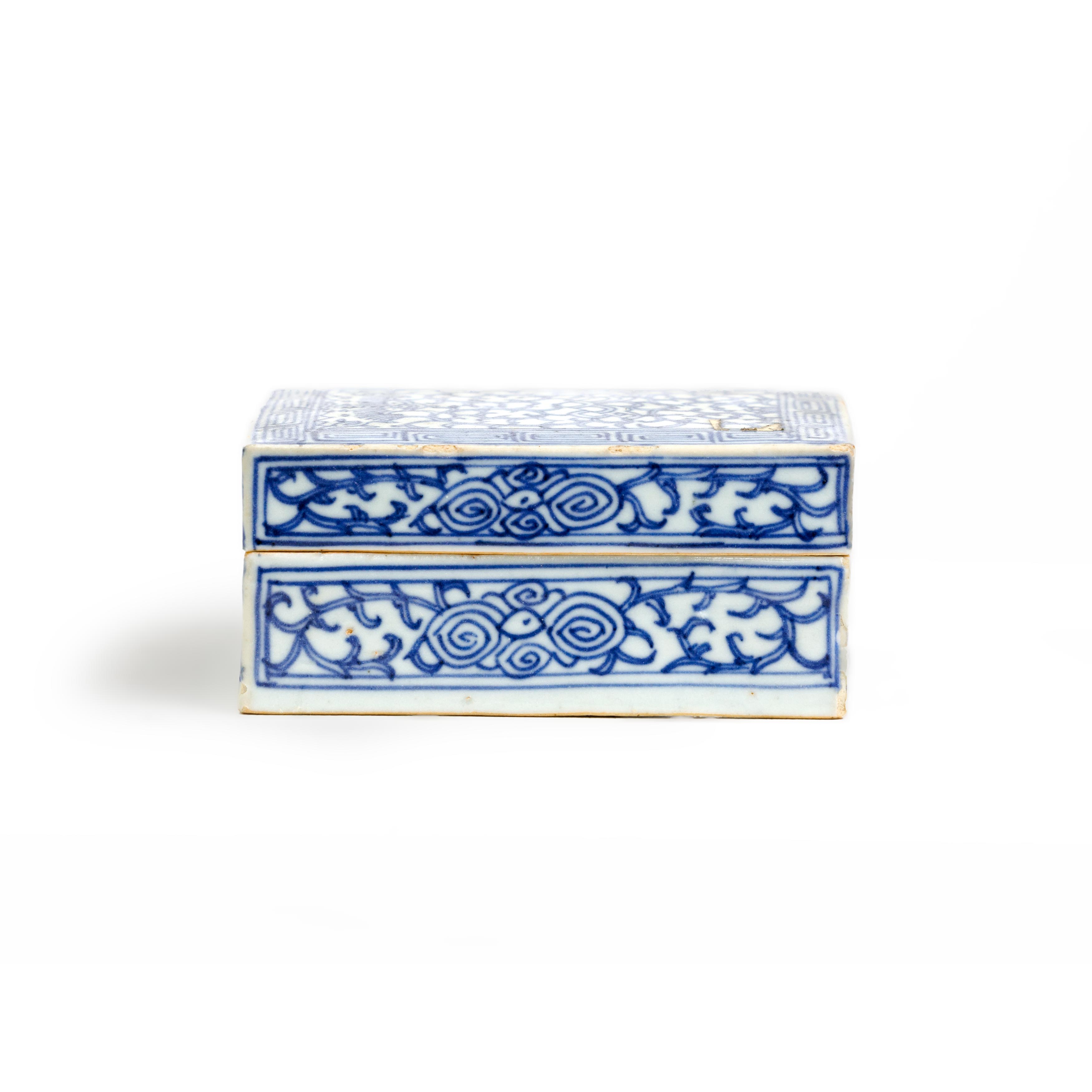 A Chinese blue and white box and cover Qing dynasty 19th century Of rectangular form, painted t... - Image 2 of 2