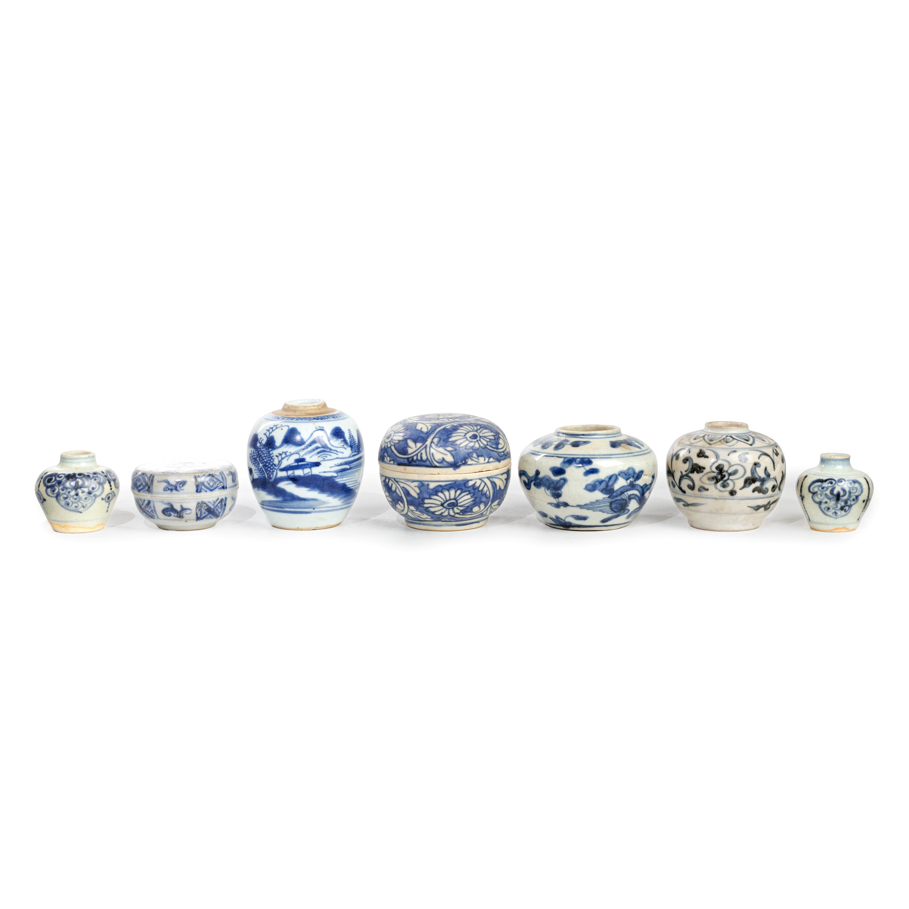A group of Chinese and Annamese blue and white vessels Ming dynasty, 15th century - Qing dynasty... - Image 3 of 3