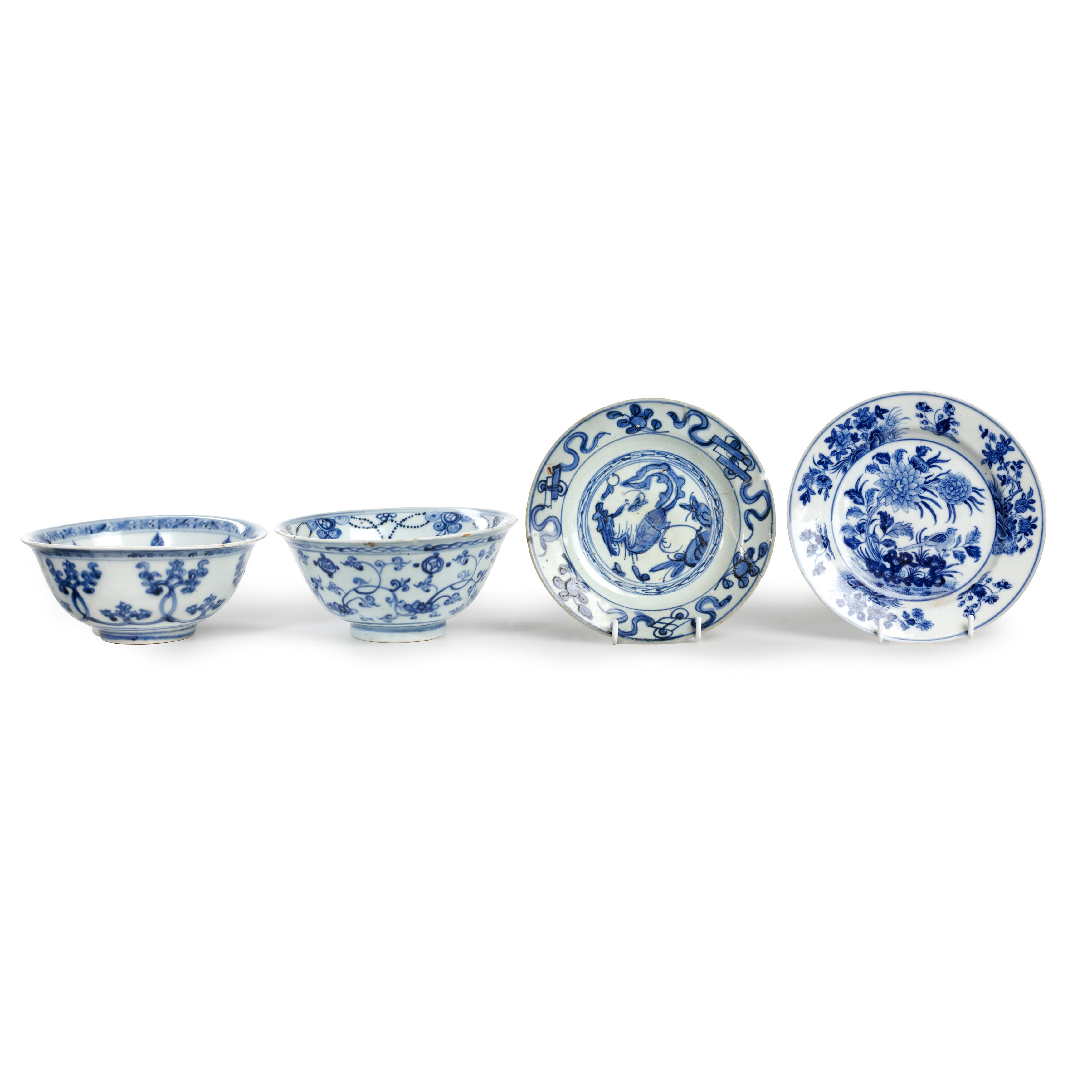 A group of Chinese and Annamese blue and white vessels Ming dynasty, 15th century - Qing dynasty... - Image 2 of 3