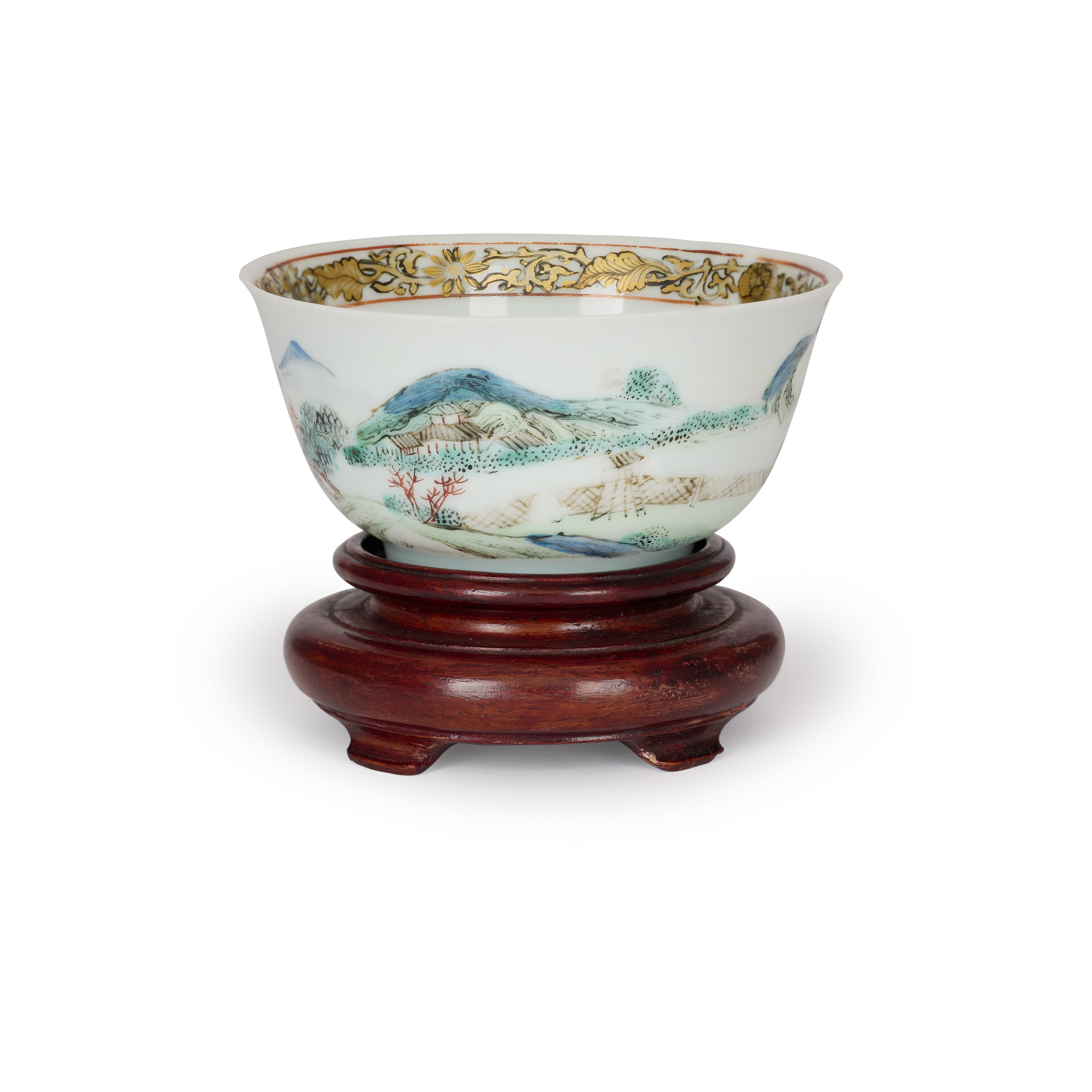 A small Chinese enamelled tea bowl Qing dynasty, 18th/19th century Enamelled to the exterior wi...