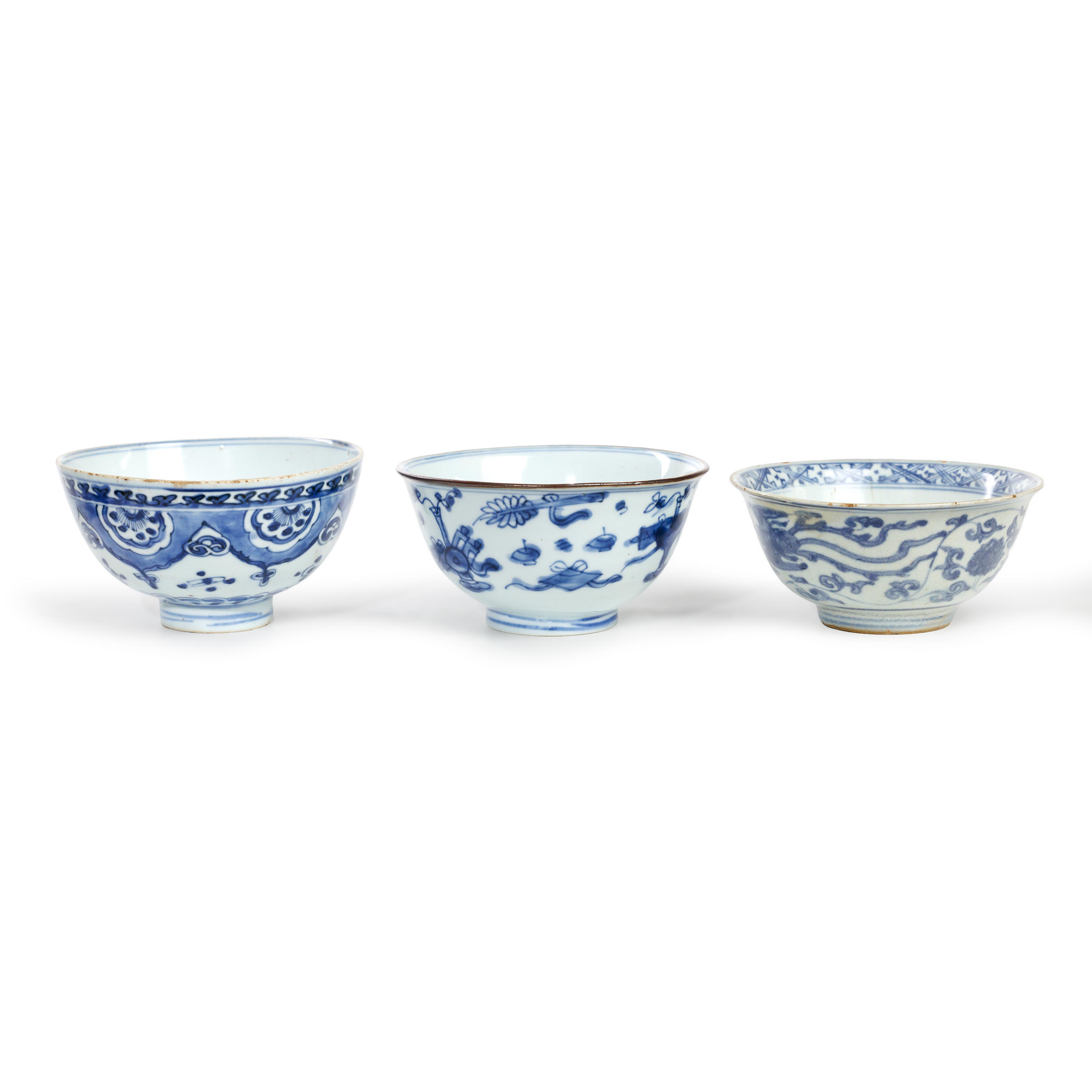 Five Chinese blue and white bowls Ming dynasty and 19th century Comprising four bowls of Ming d... - Image 3 of 3