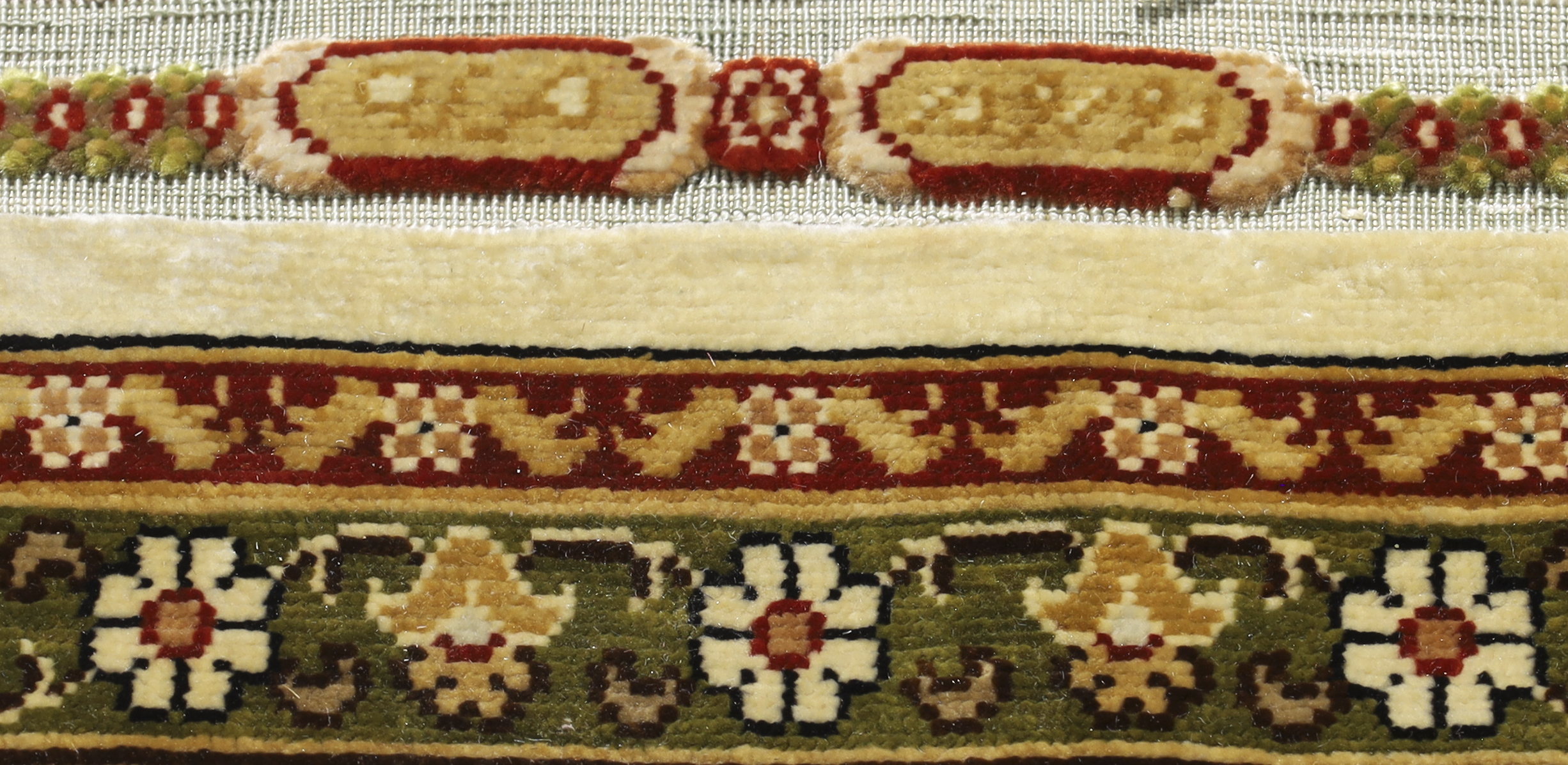 A Turkish silk Hereke prayer rug, Signed, third quarter 20th century,  The mihrab field with flor... - Image 4 of 4