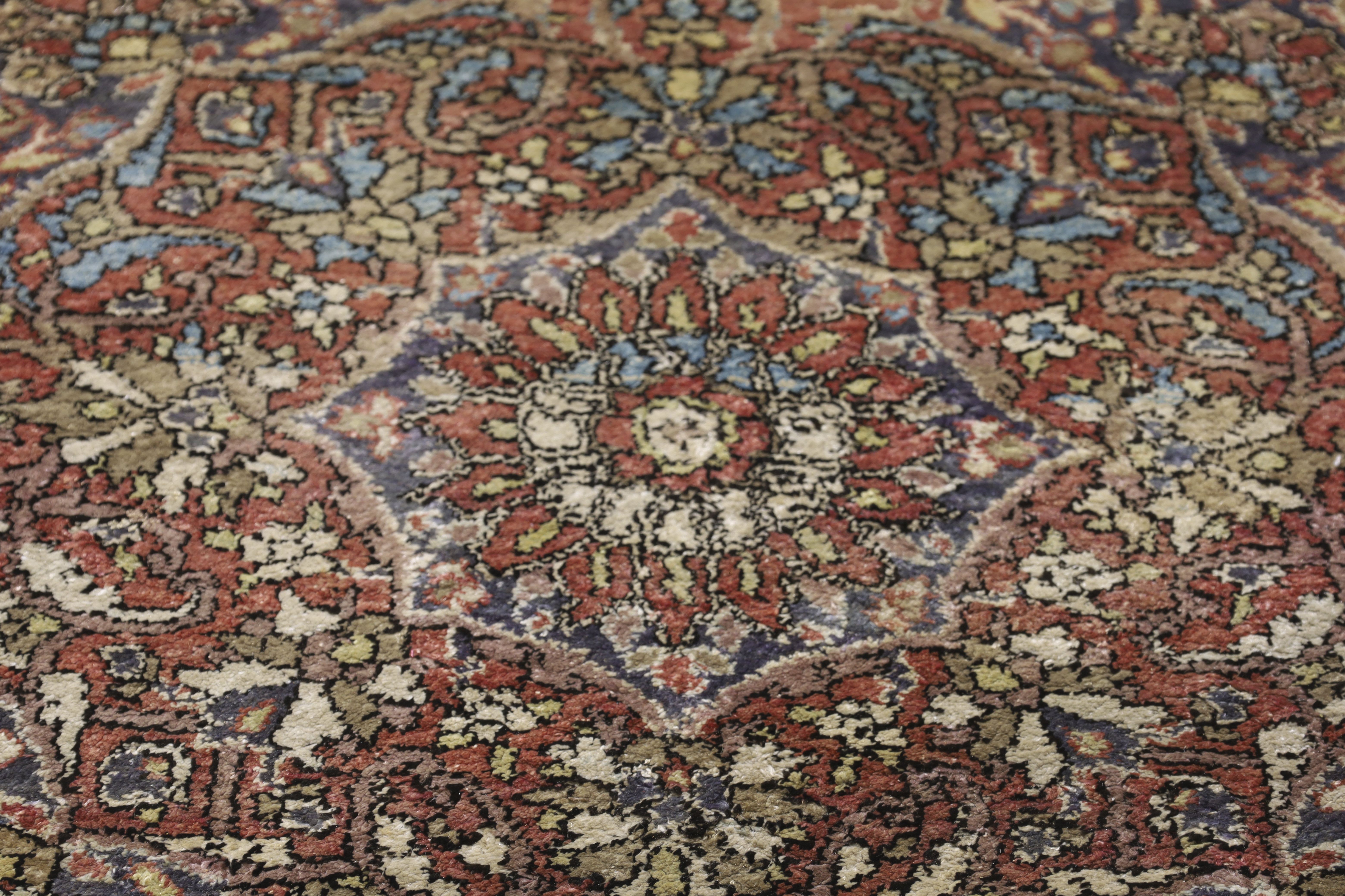 A Persian silk Kashan 'Mohtasham' rug, First quarter 20th century,  The central floral medallion ... - Image 3 of 4