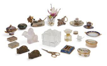 A collection of objects of vertu and silver, Comprising: an early Edwardian silver rattle, Birmin...