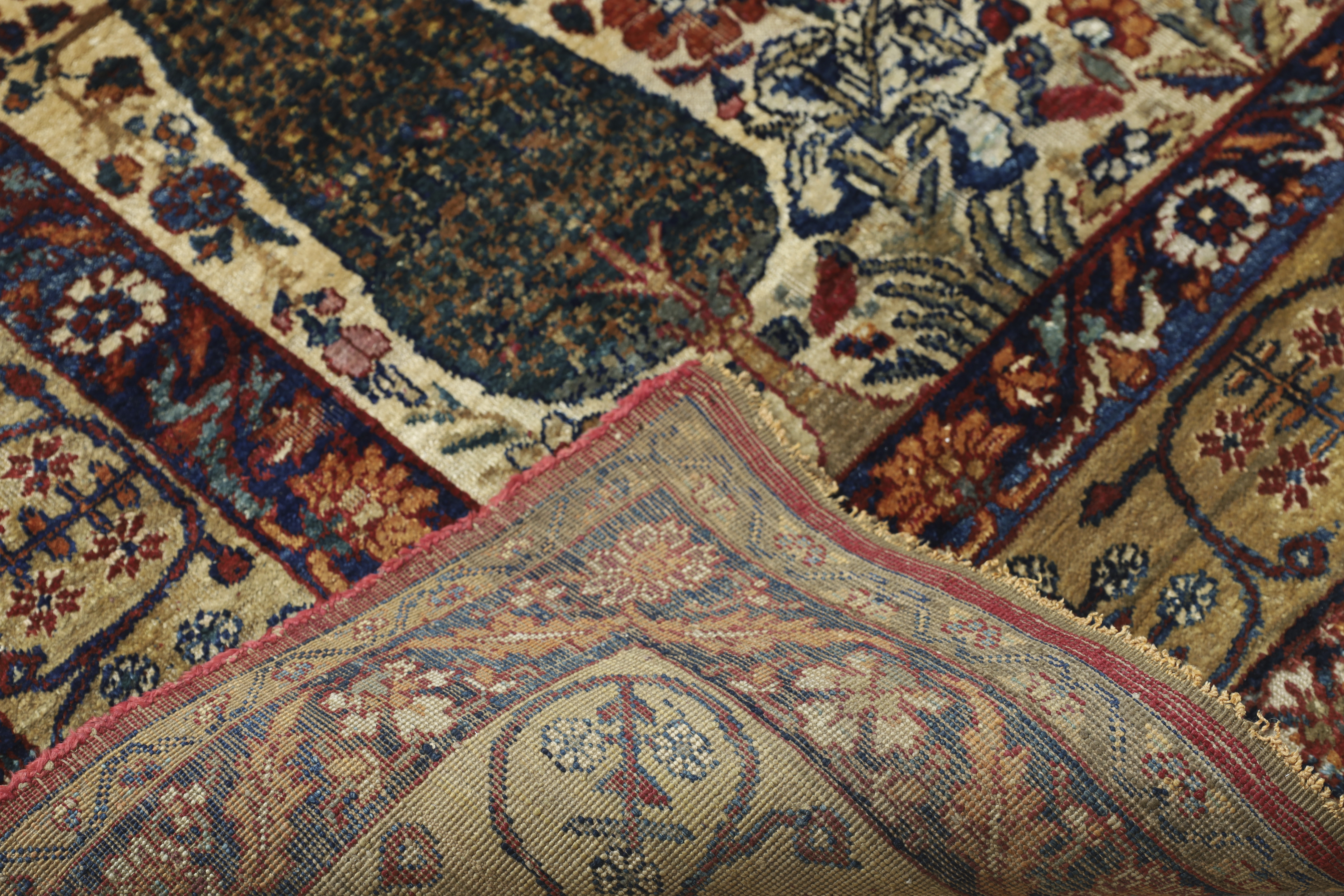A Persian silk Kirman rug,  Third quarter 19th century, The central field with stylised tree desi... - Bild 4 aus 4